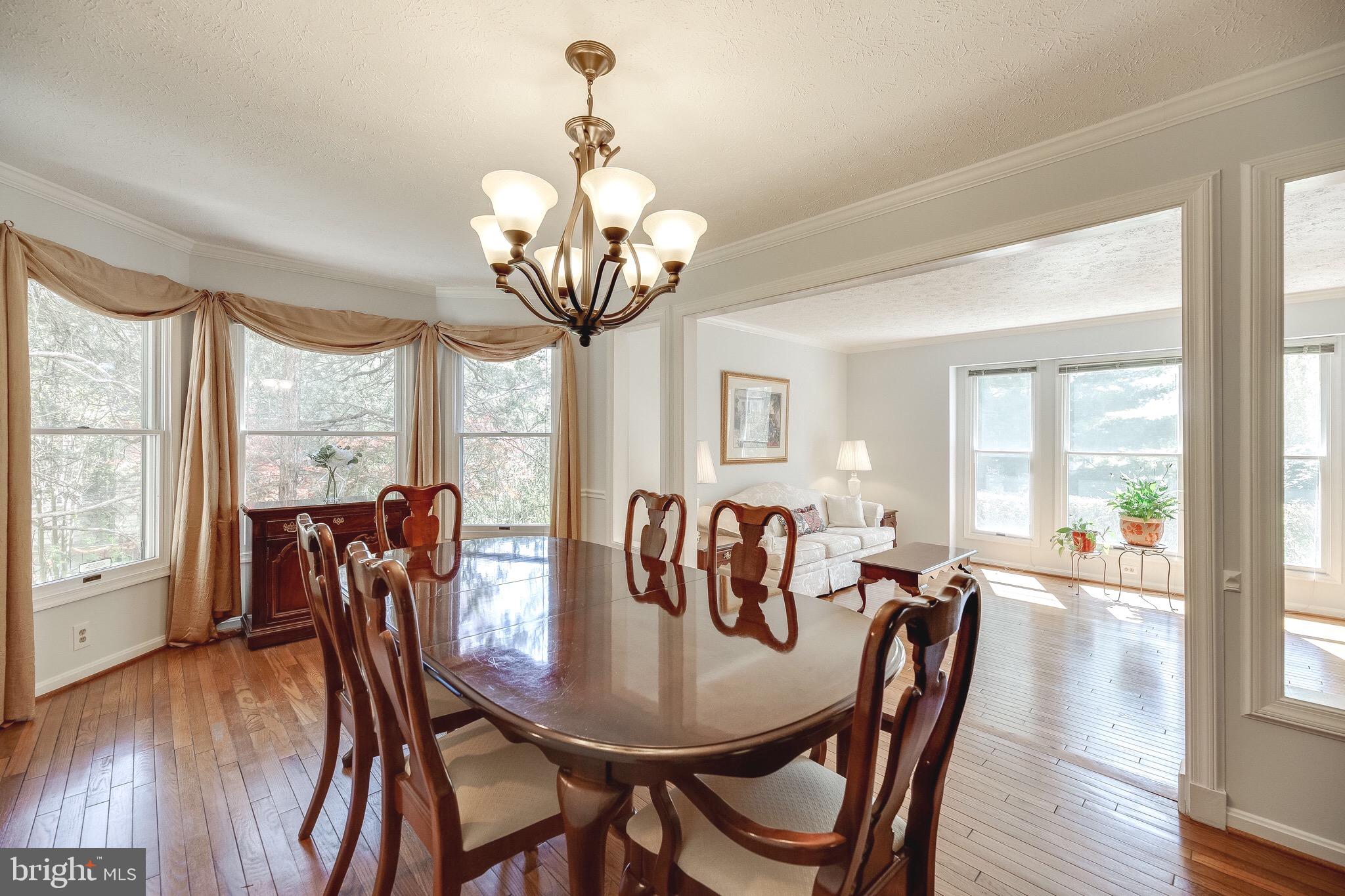 WOODED GLEN - Residential