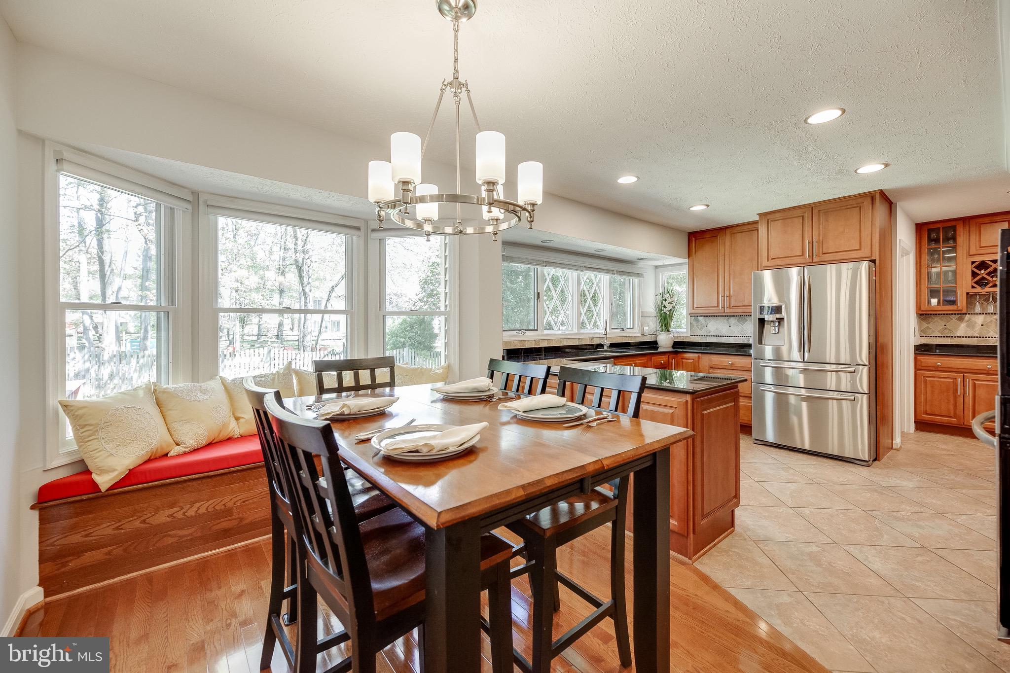 WOODED GLEN - Residential