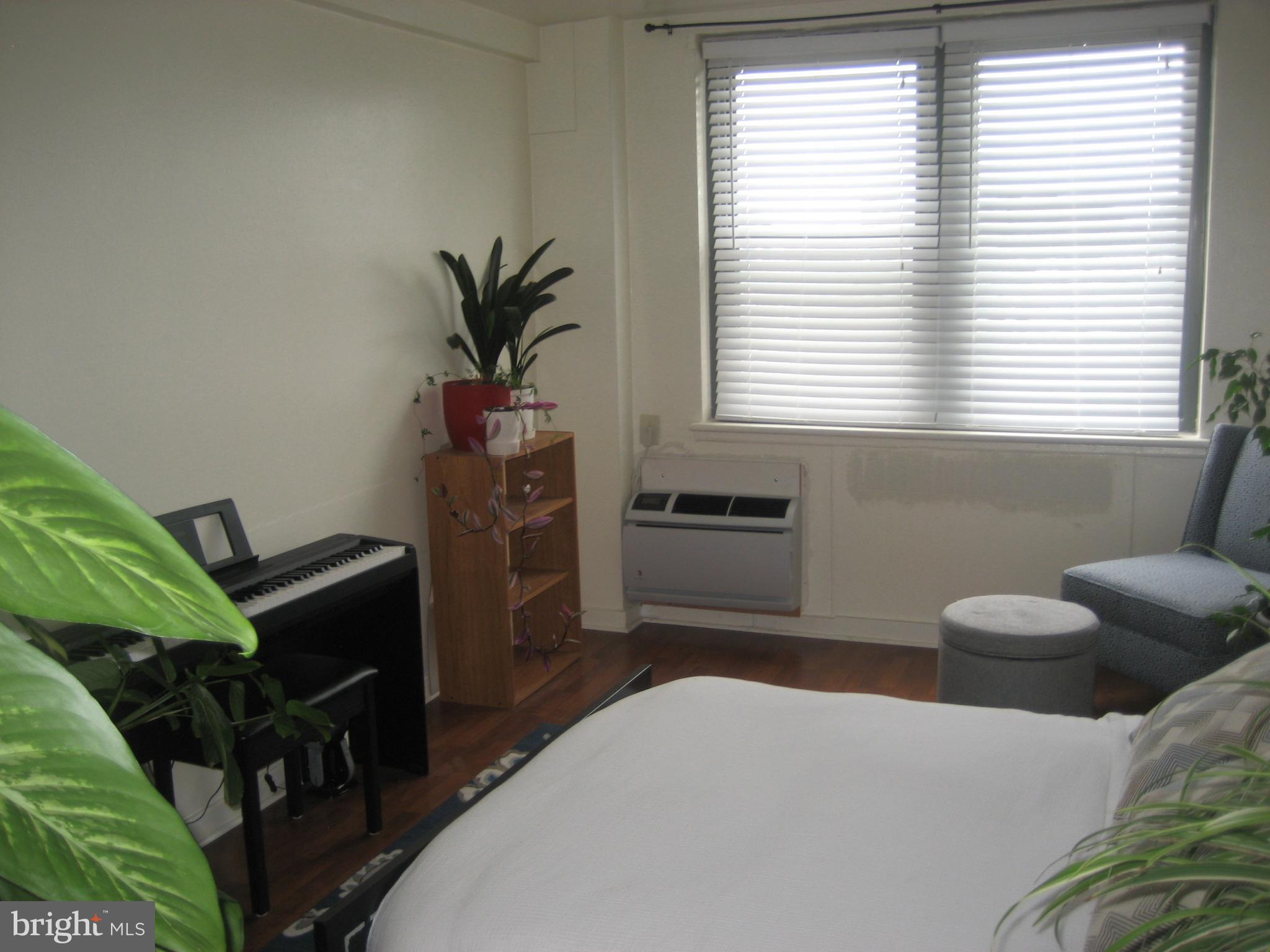 ART MUSEUM AREA - Residential Lease