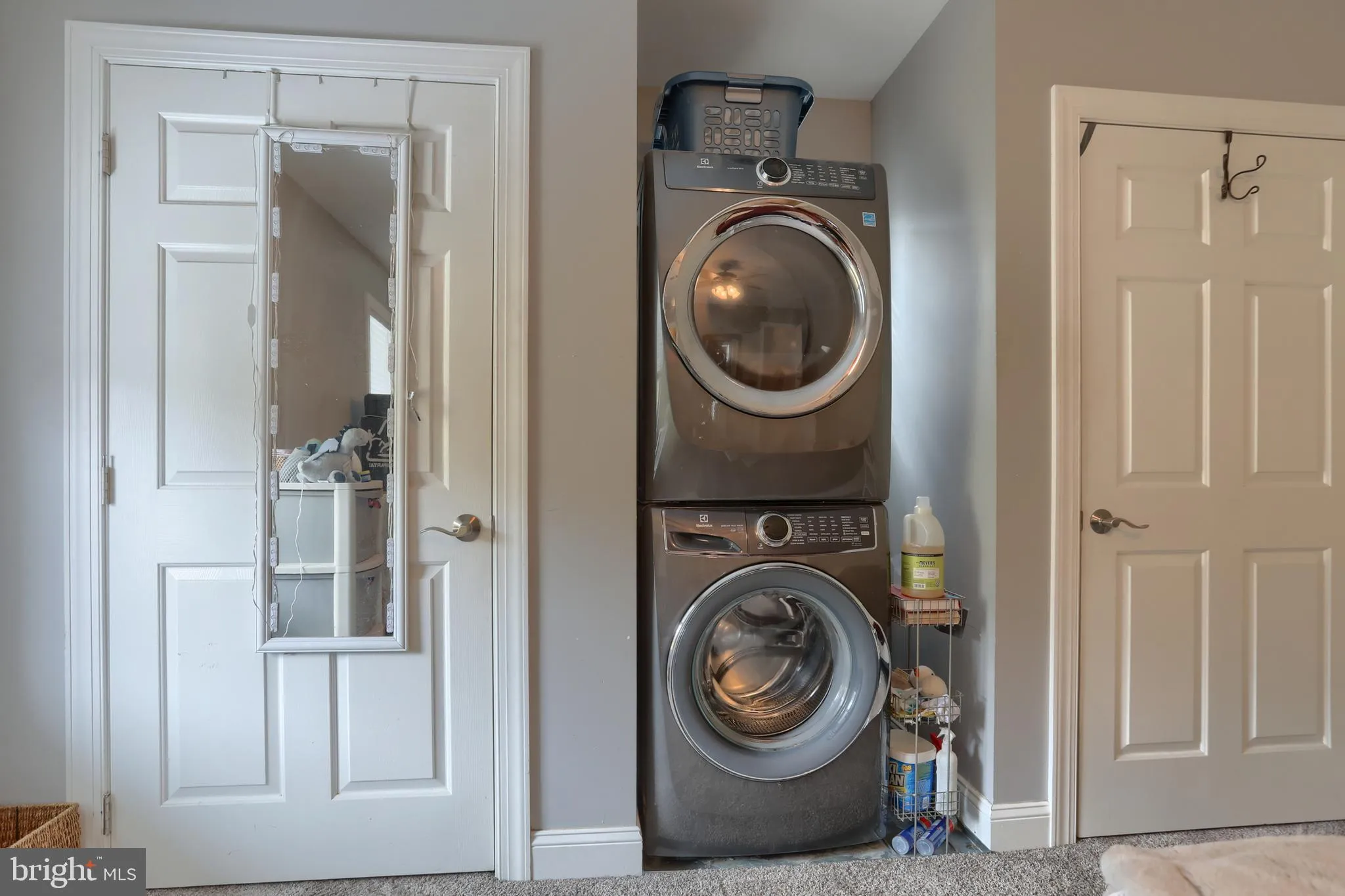 Palmyra, Pennsylvania 17078, United States, 4 Bedrooms Bedrooms, ,2 BathroomsBathrooms,Residential,Pending,18553