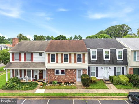 Photo of 440 Ridge Court, WARRENTON, VA 20186 (MLS # VAFQ2022768)