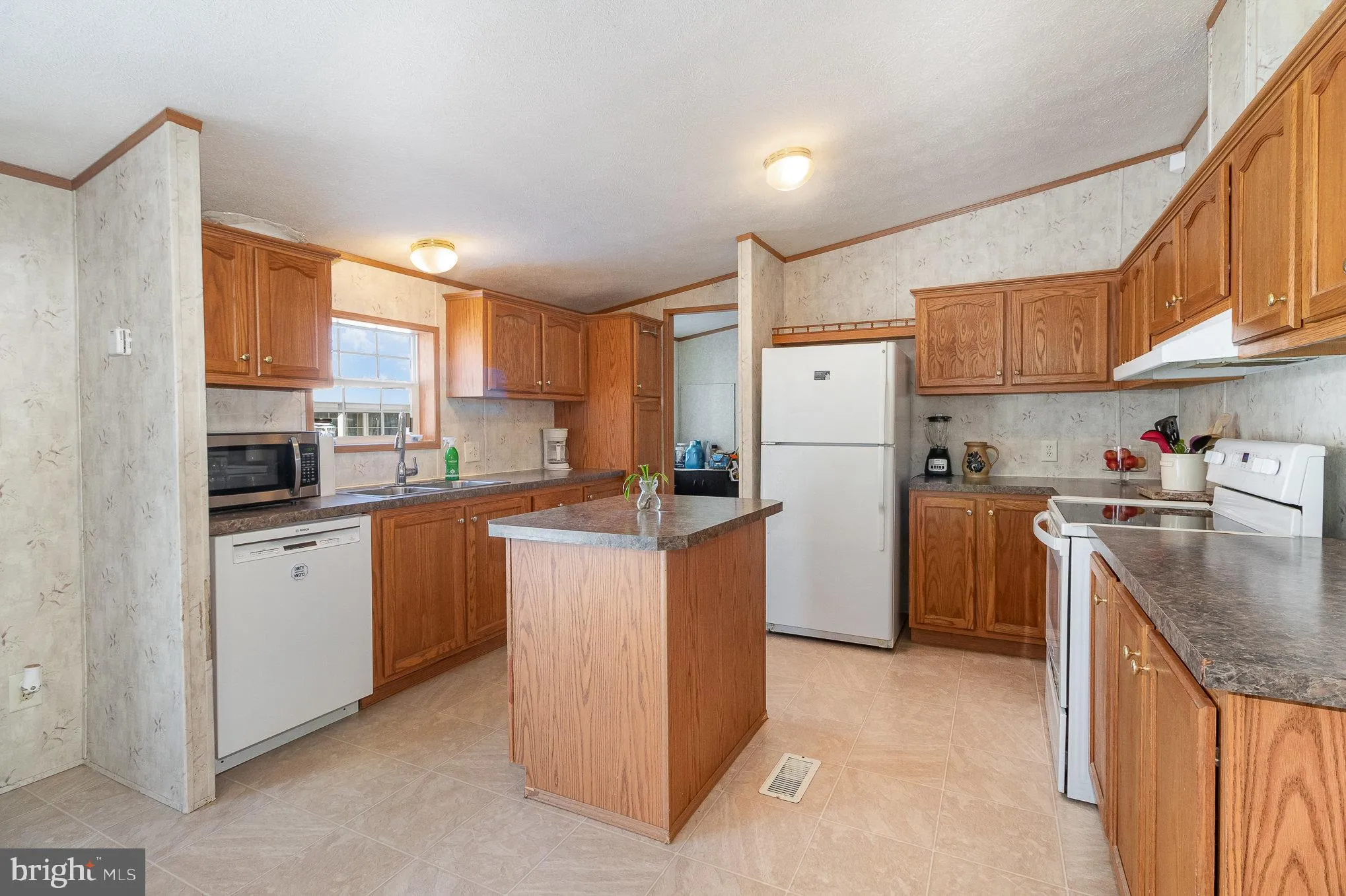 York, Pennsylvania 17406, United States, 4 Bedrooms Bedrooms, ,2 BathroomsBathrooms,Residential,Active,13727