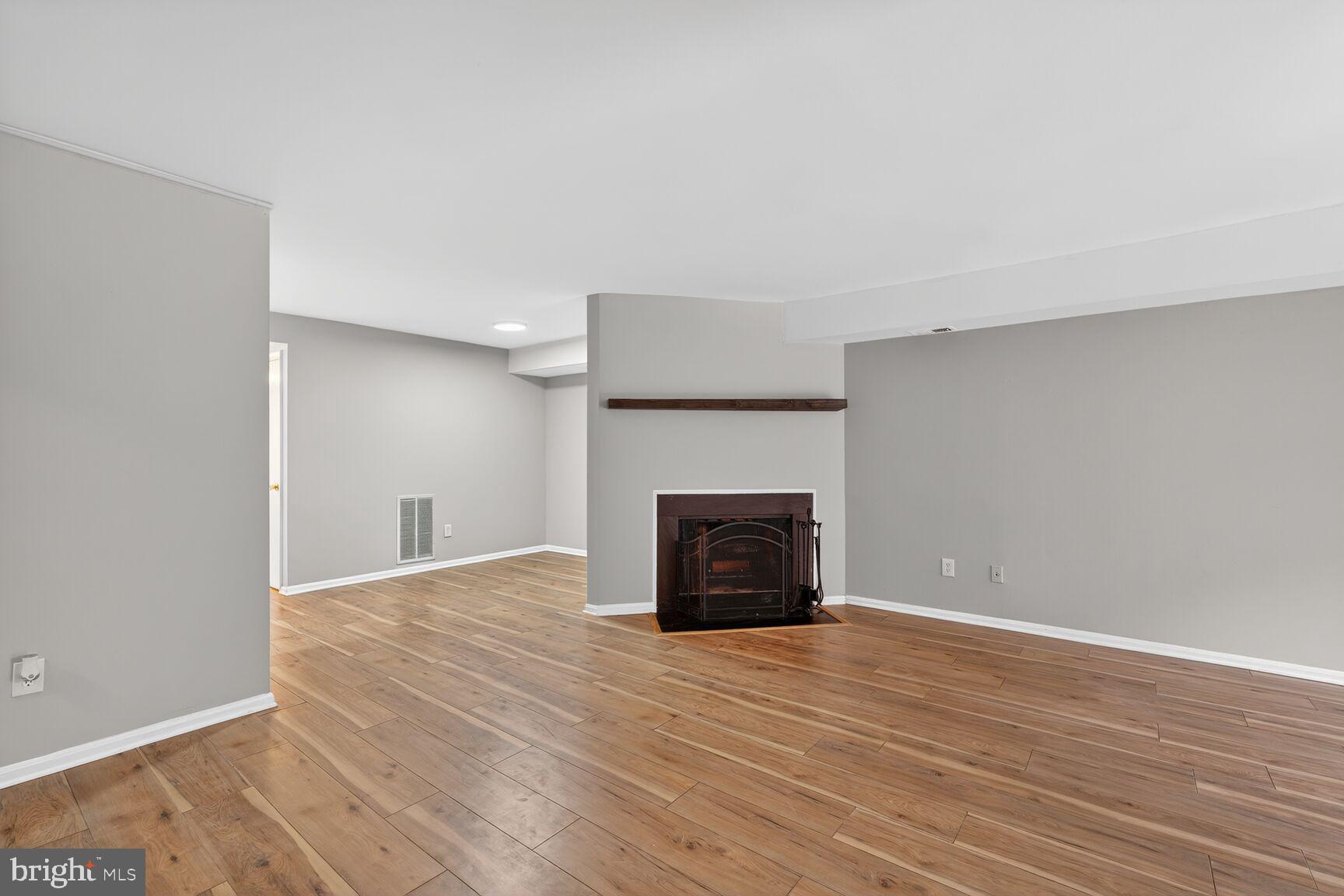 3446 SUMMIT COURT NE 3446