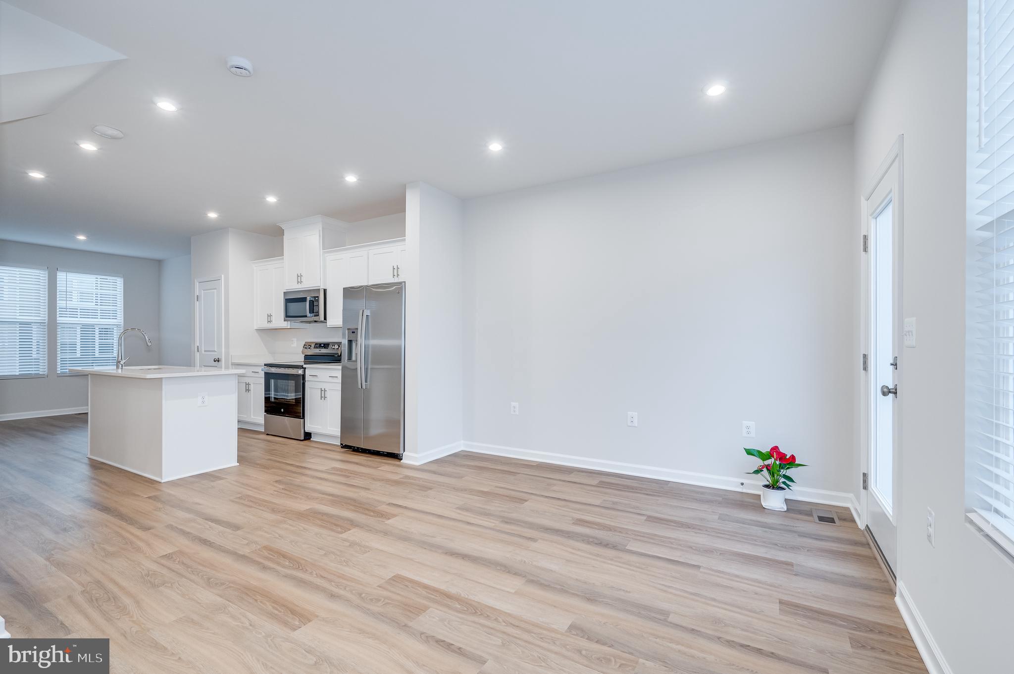 PRESIDENTS POINTE - Residential Lease