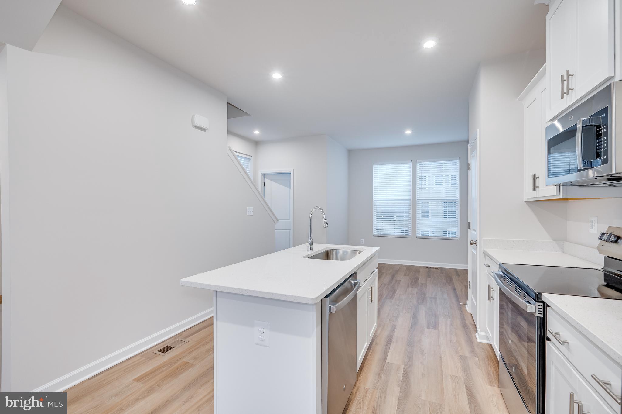 PRESIDENTS POINTE - Residential Lease