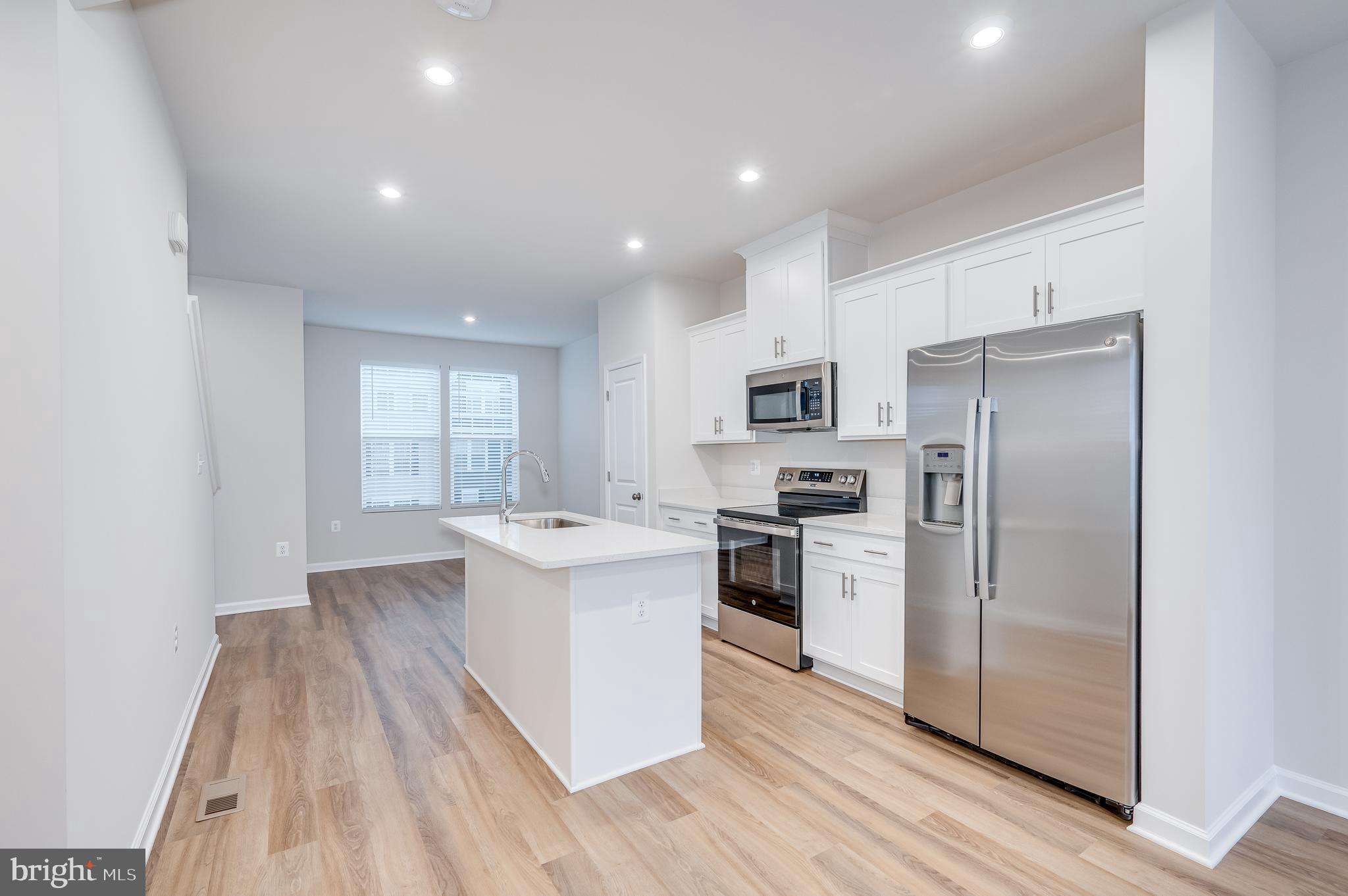 PRESIDENTS POINTE - Residential Lease