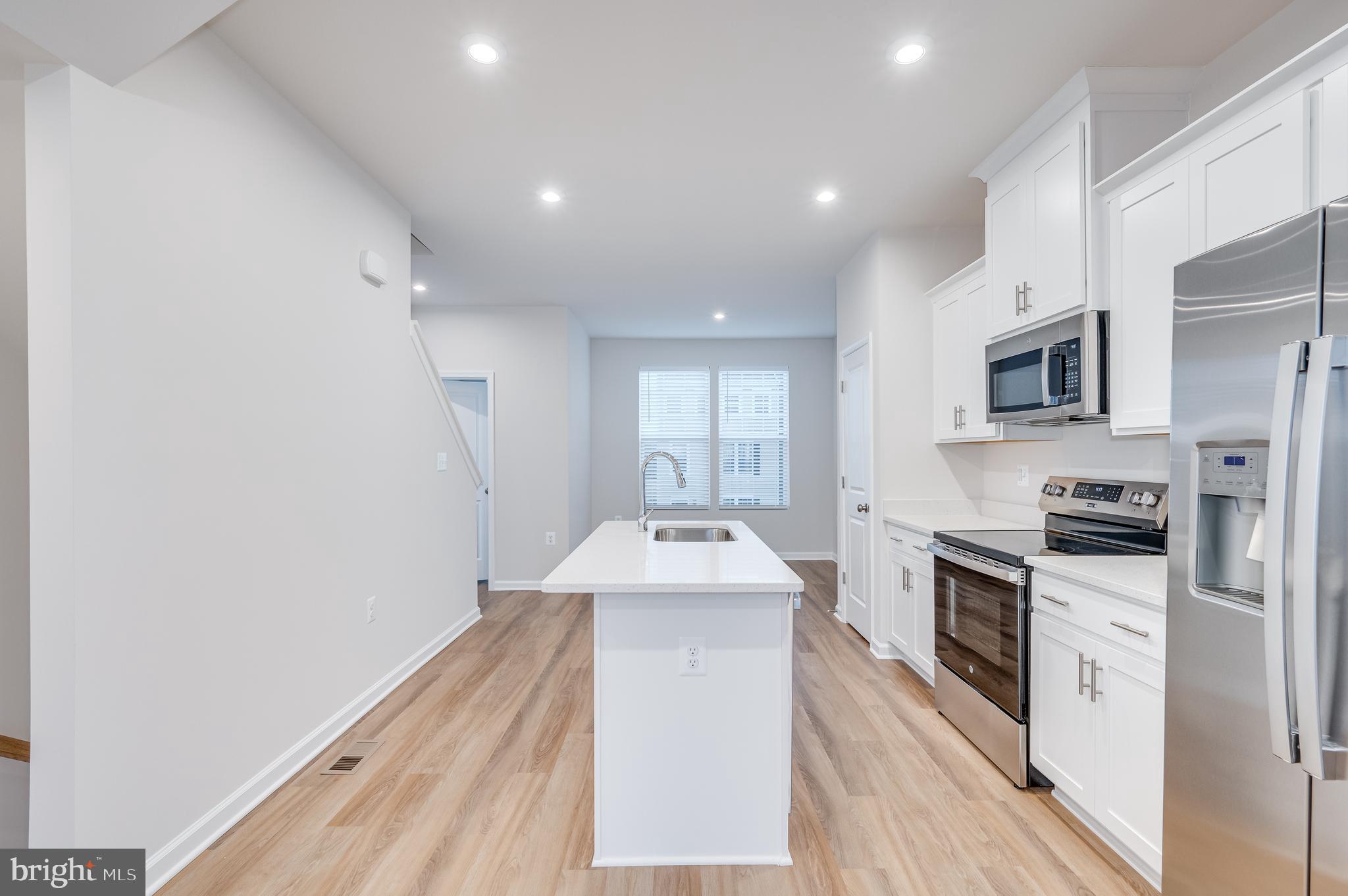 PRESIDENTS POINTE - Residential Lease