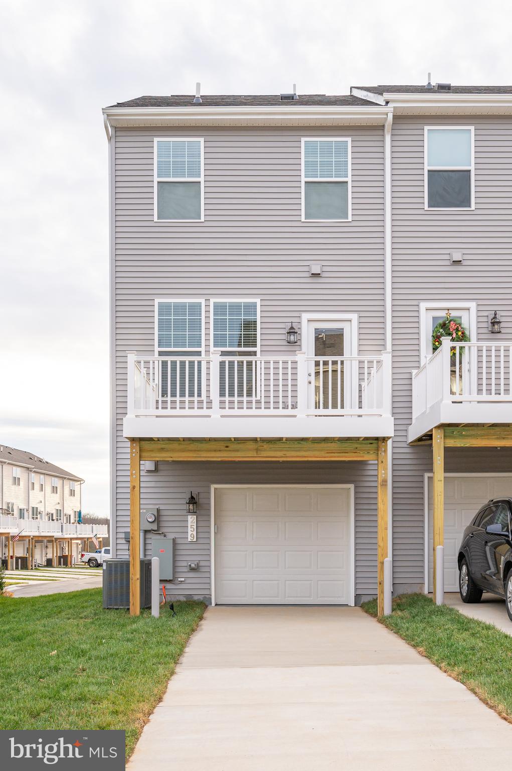 PRESIDENTS POINTE - Residential Lease