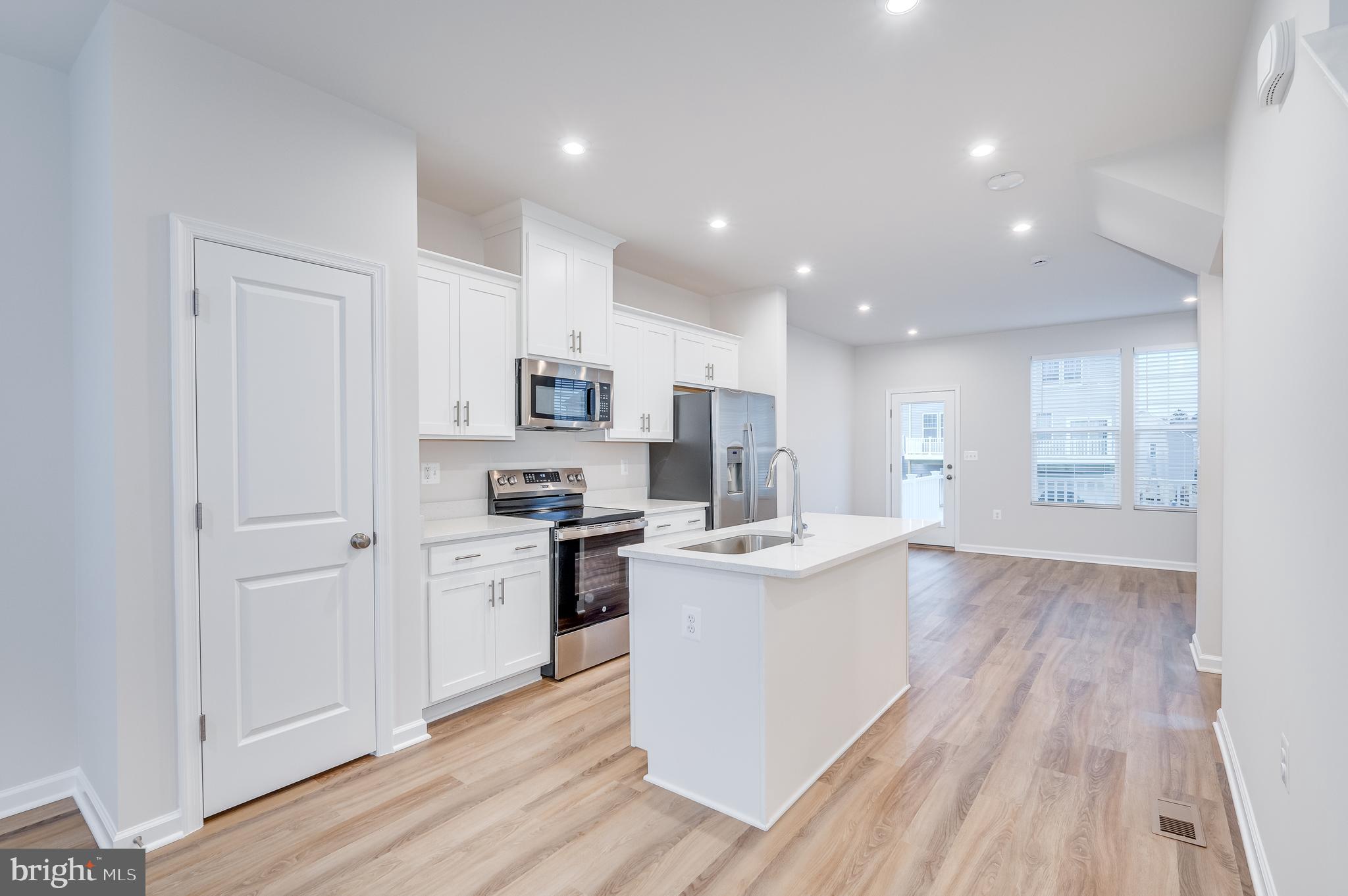 PRESIDENTS POINTE - Residential Lease