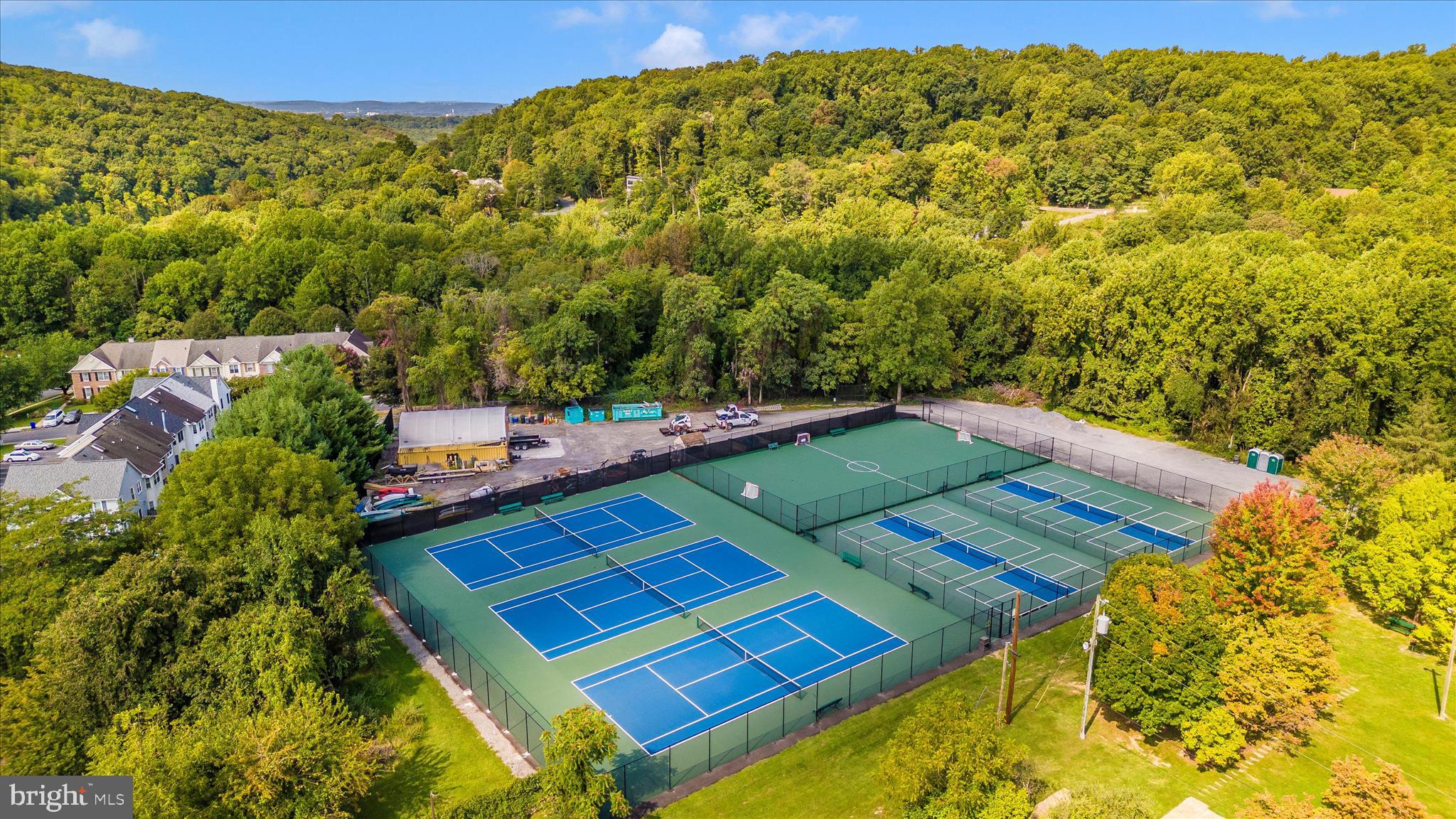 WOODRIDGE AT LAKE LINGANORE - Residential
