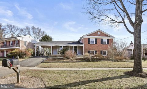 Photo of 1400 Stratton Drive, POTOMAC, MD 20854 (MLS # MDMC2168822)
