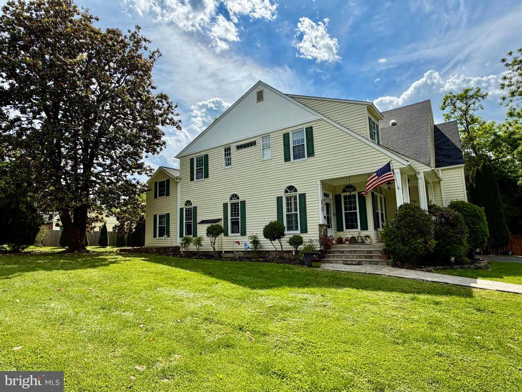 Photo of 232 Maryland Avenue, HAMILTON, VA 20158 (MLS # VALO2134994)