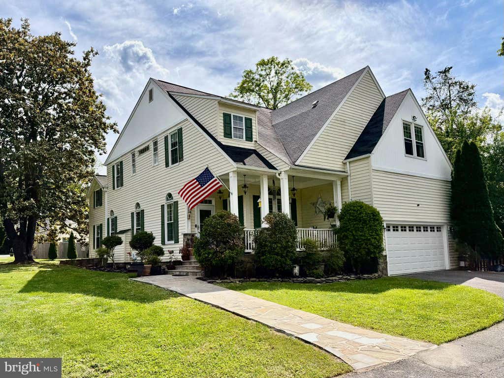 Photo of 232 Maryland Avenue, HAMILTON, VA 20158 (MLS # VALO2134994)