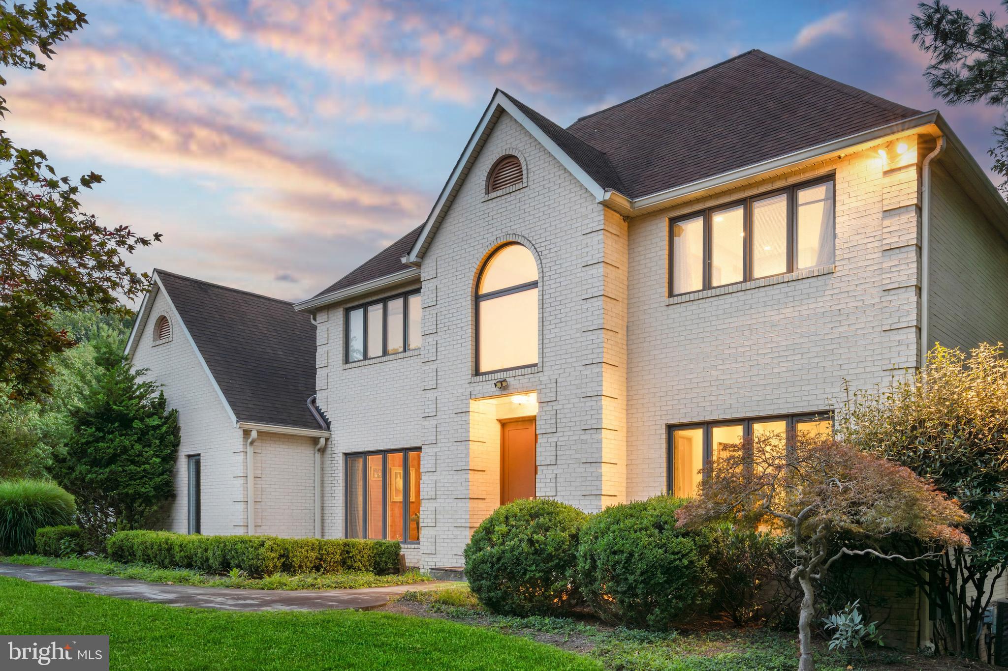 10 STREAM COURT