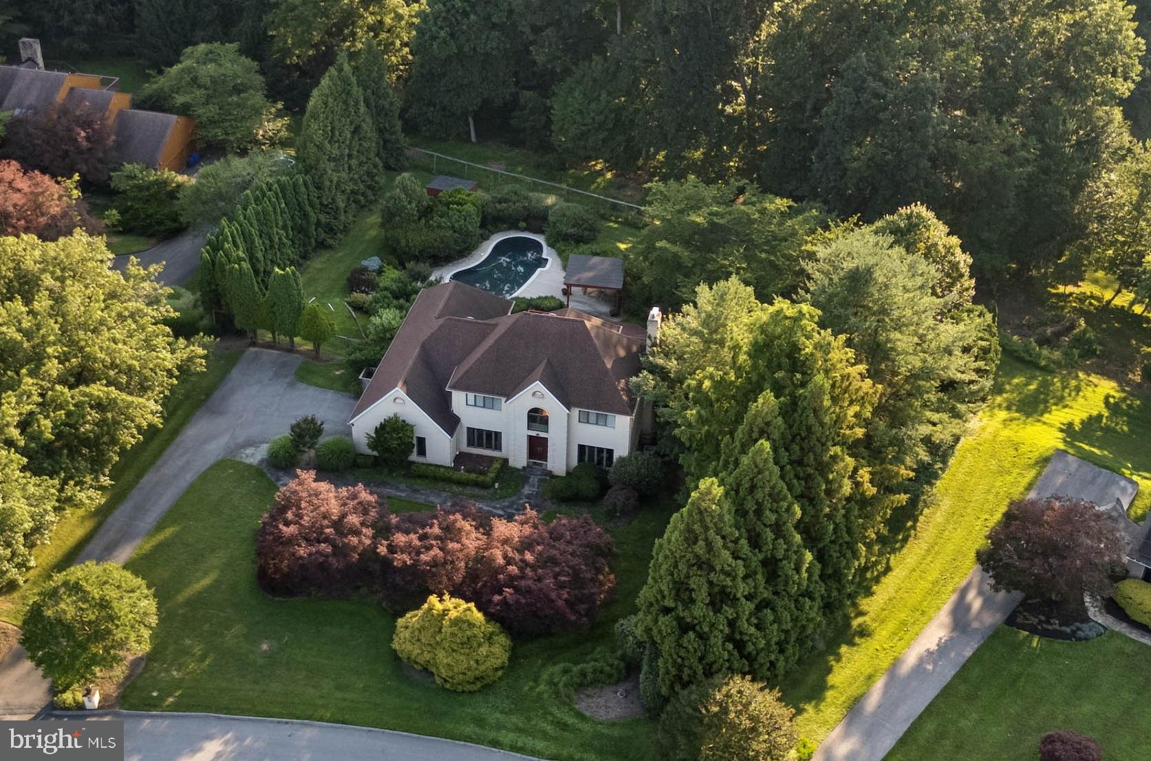 10 STREAM COURT