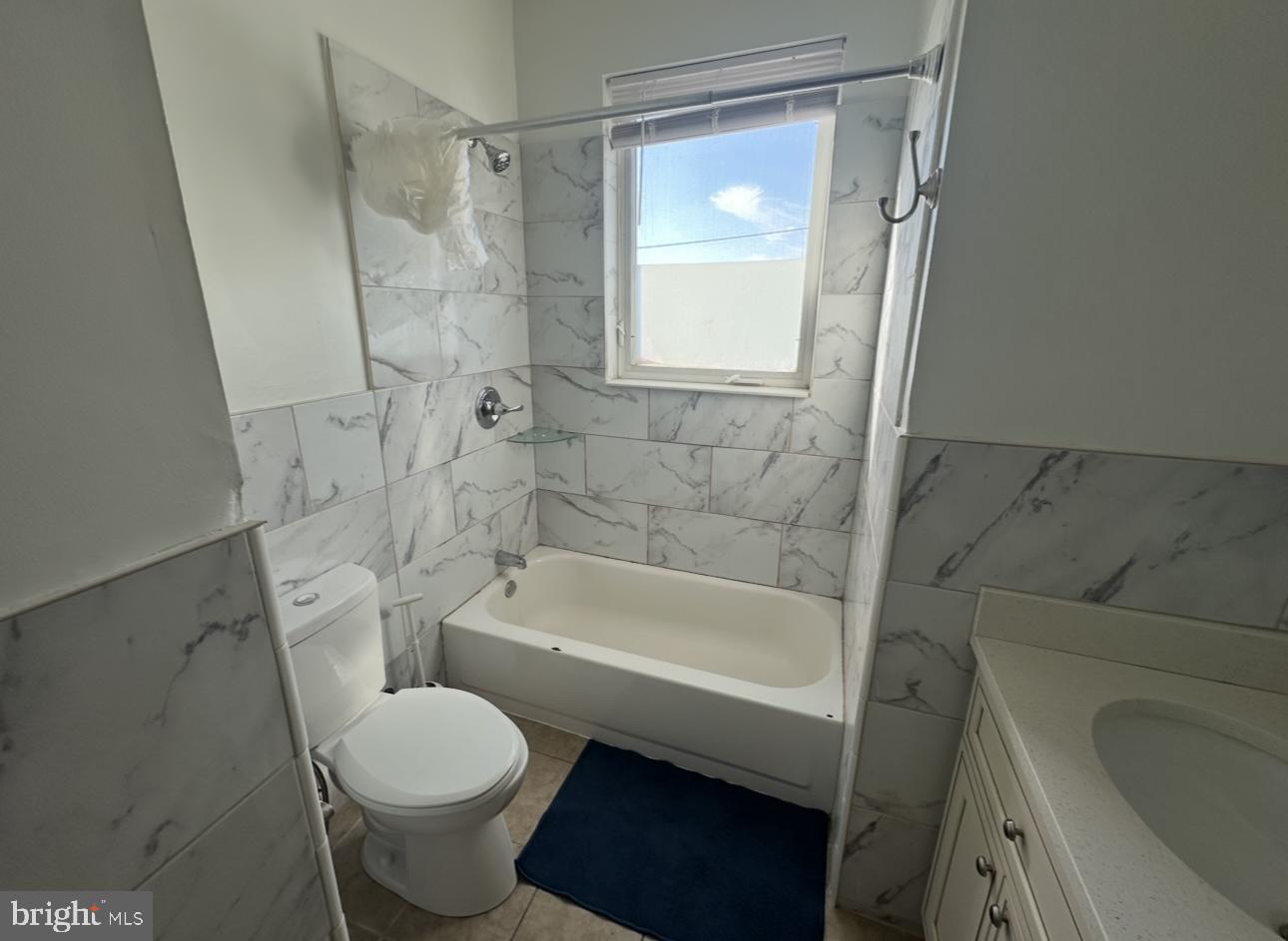 UNIVERSITY CITY - Residential Lease