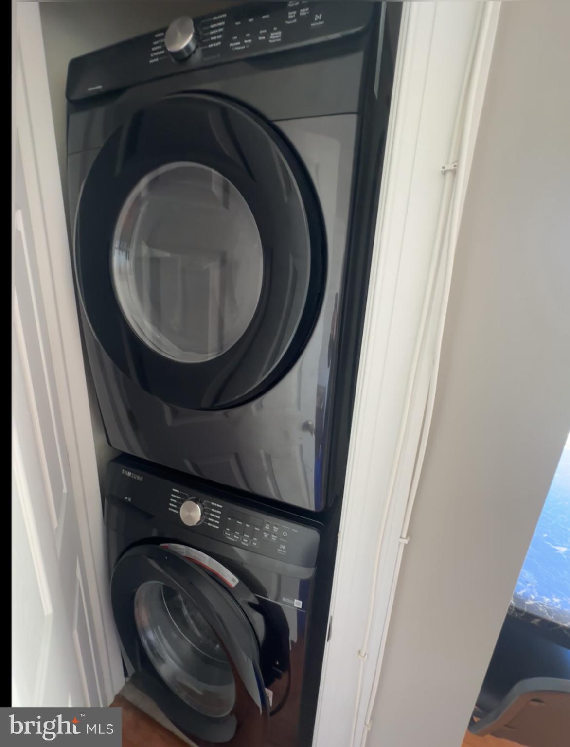 UNIVERSITY CITY - Residential Lease