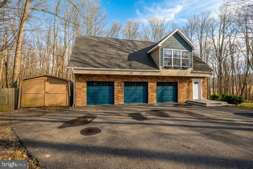 SANG RUN RD - Residential