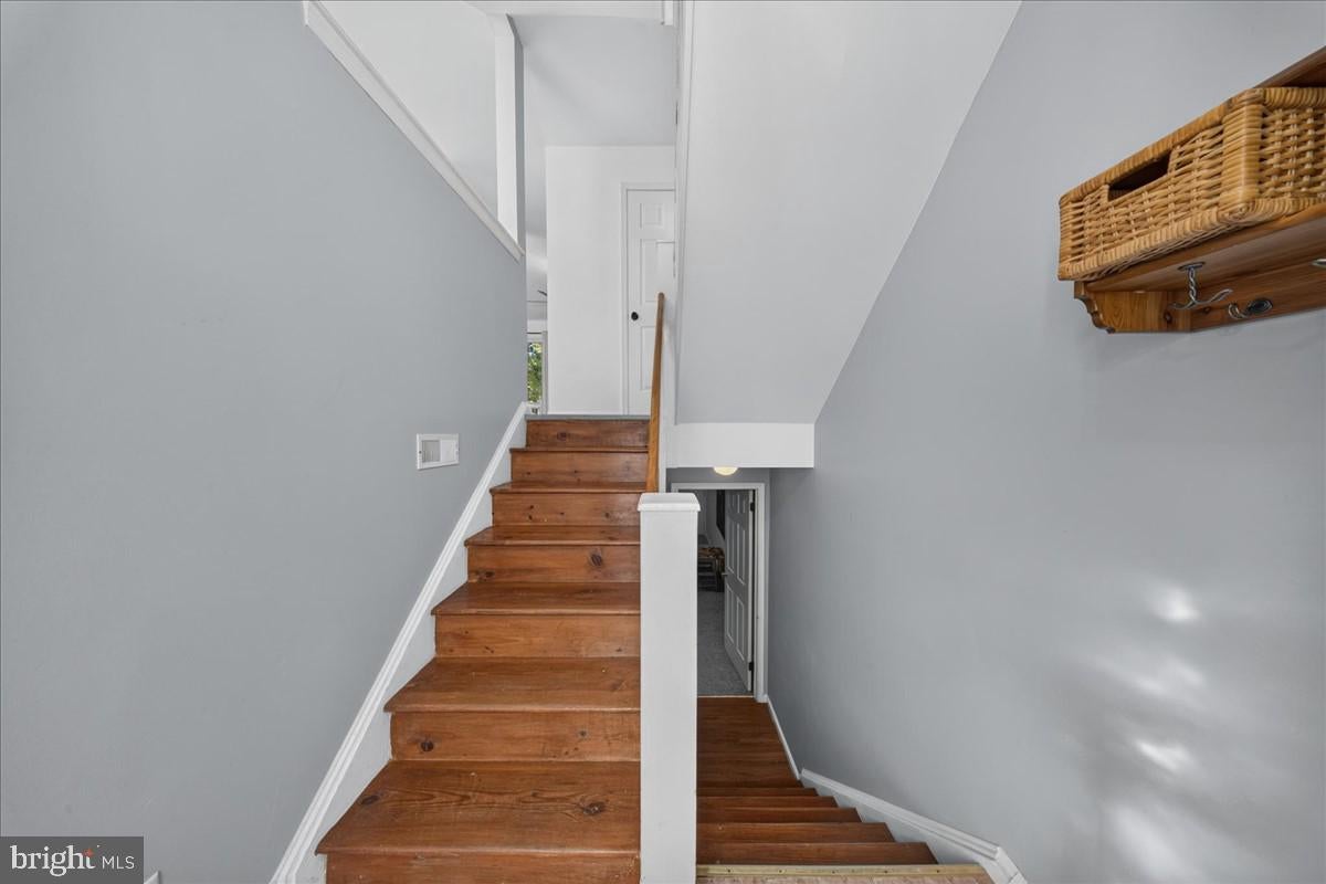 946 RUE MADORA