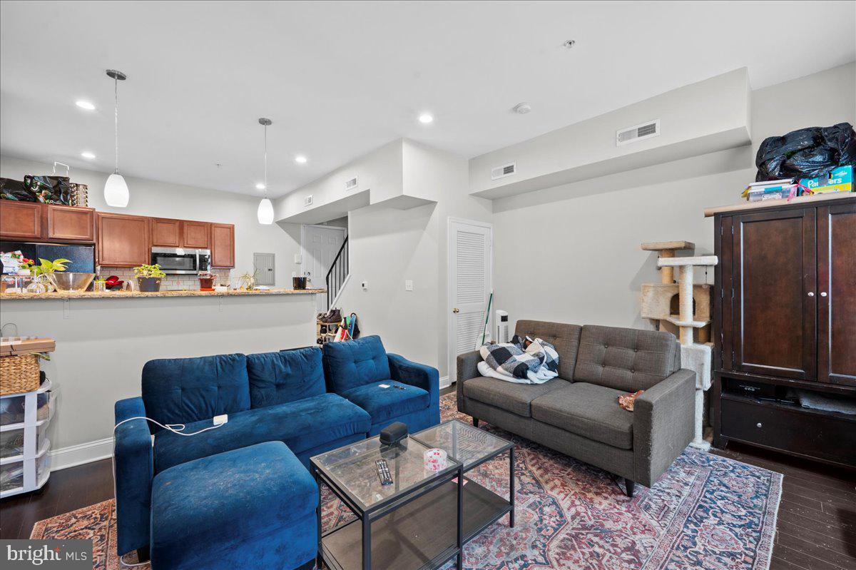 LUDLOW - Residential Income