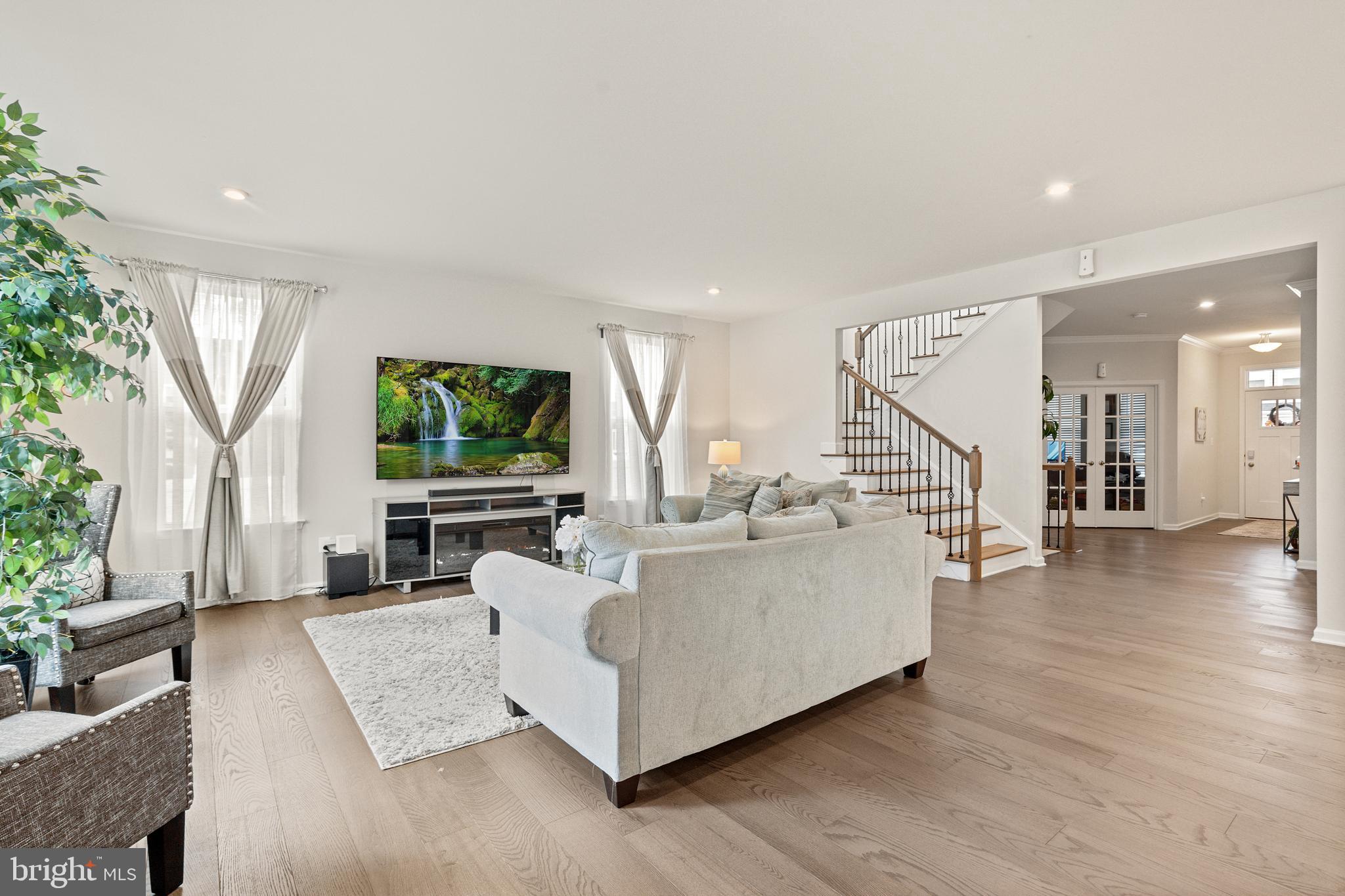 MAY'S QUARTER - Residential