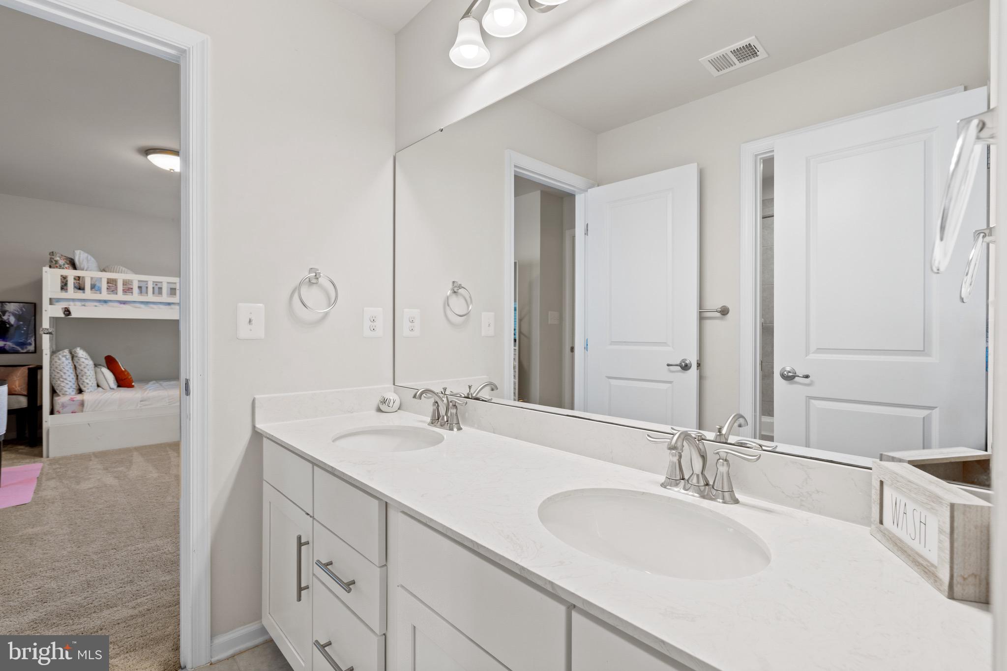 MAY'S QUARTER - Residential