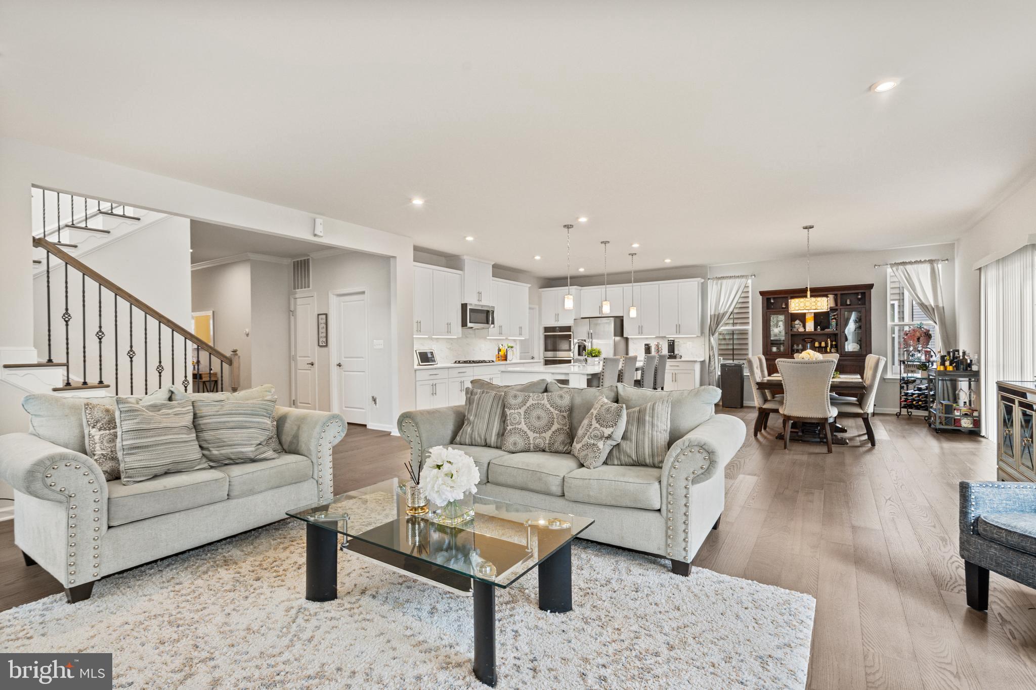 MAY'S QUARTER - Residential