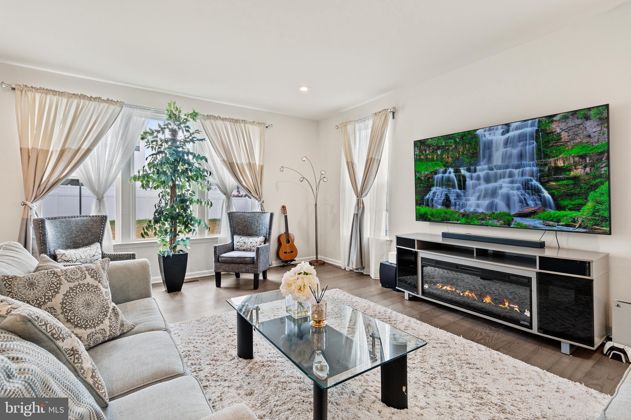 MAY'S QUARTER - Residential