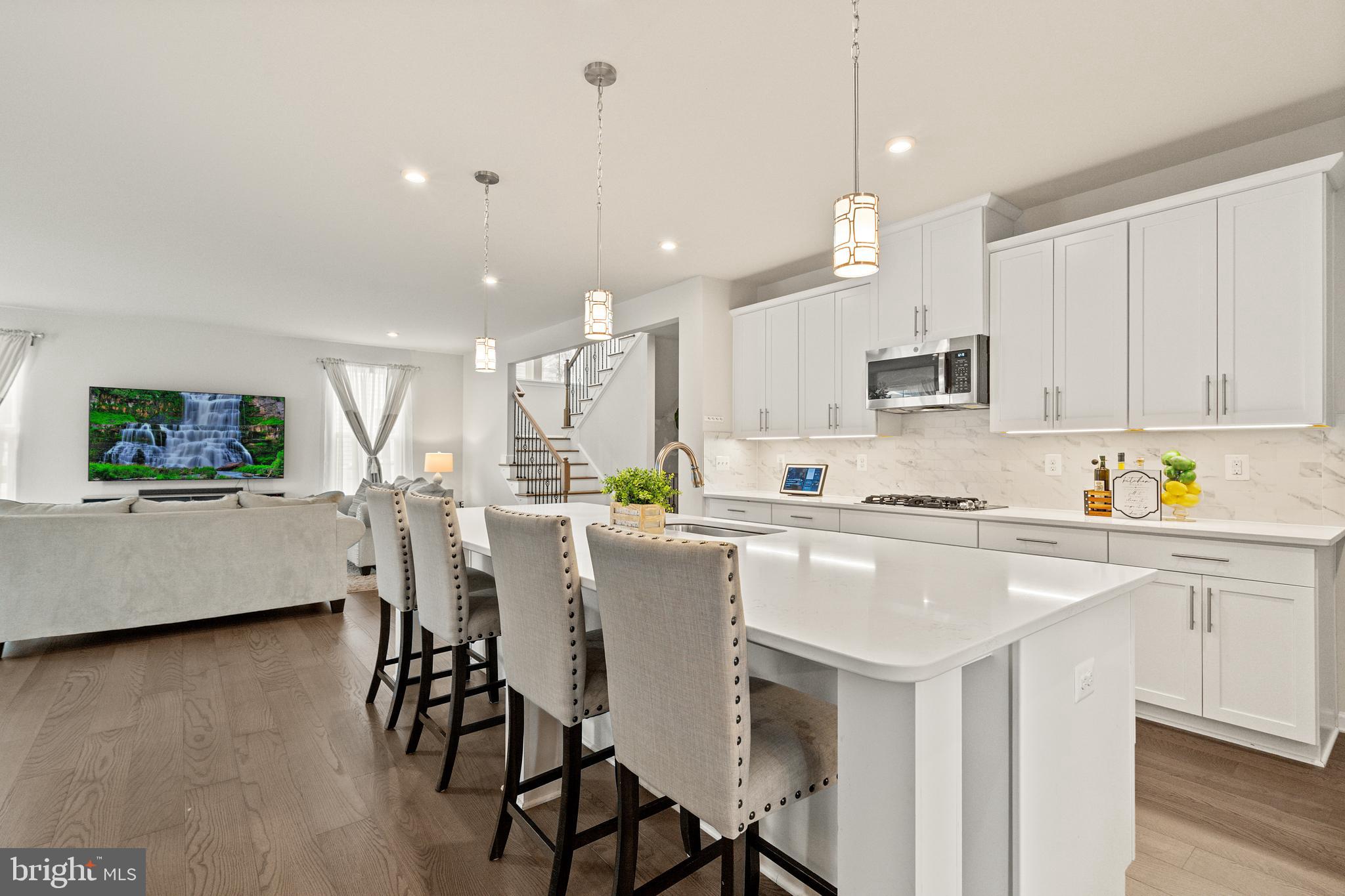 MAY'S QUARTER - Residential