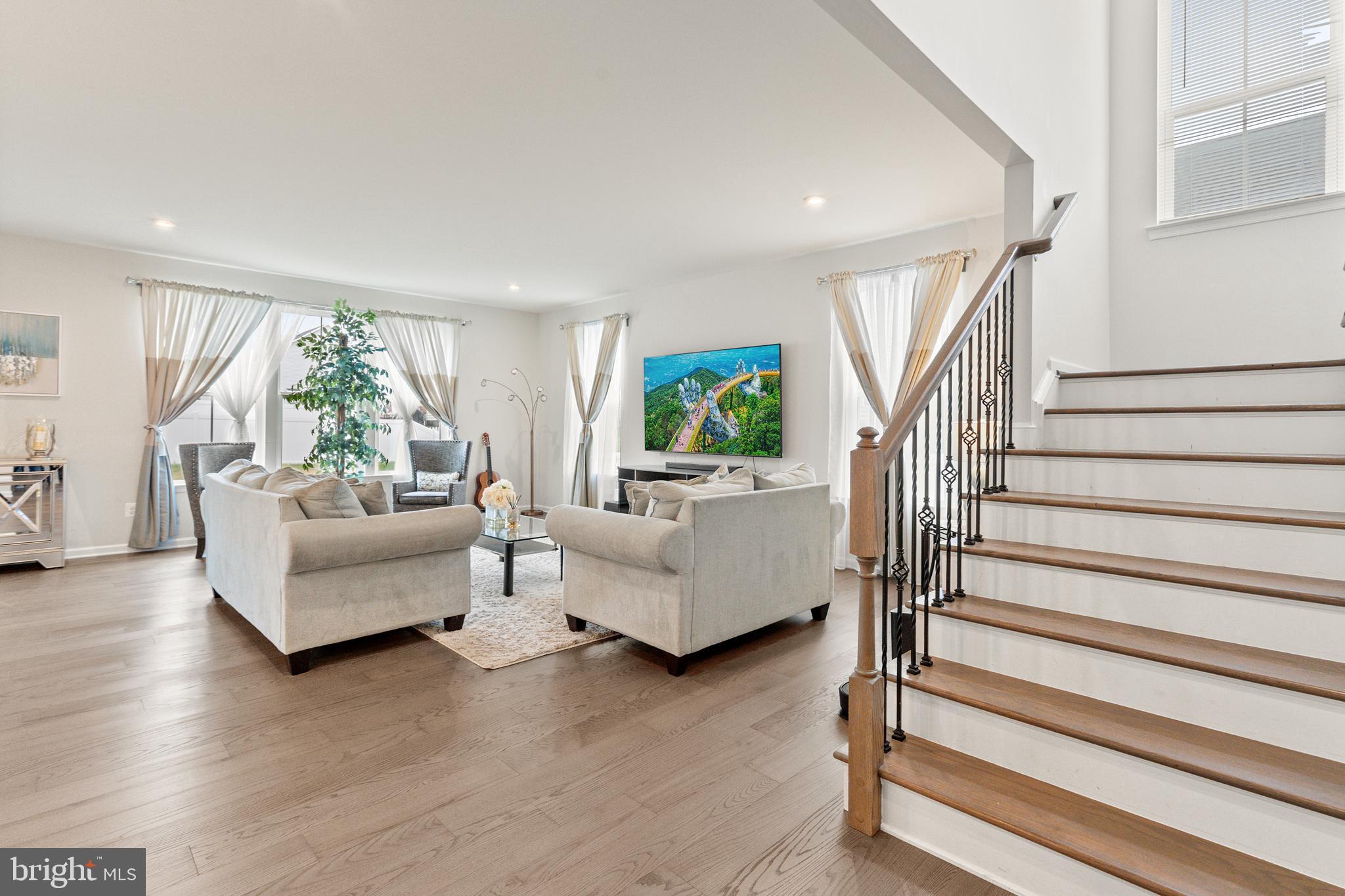 MAY'S QUARTER - Residential