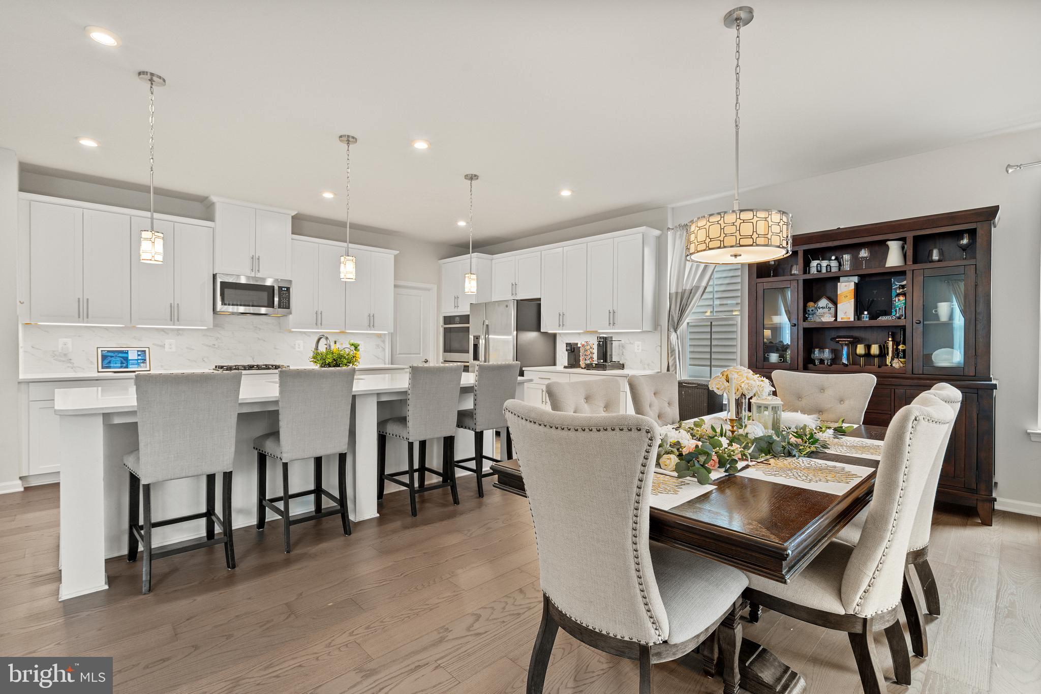 MAY'S QUARTER - Residential