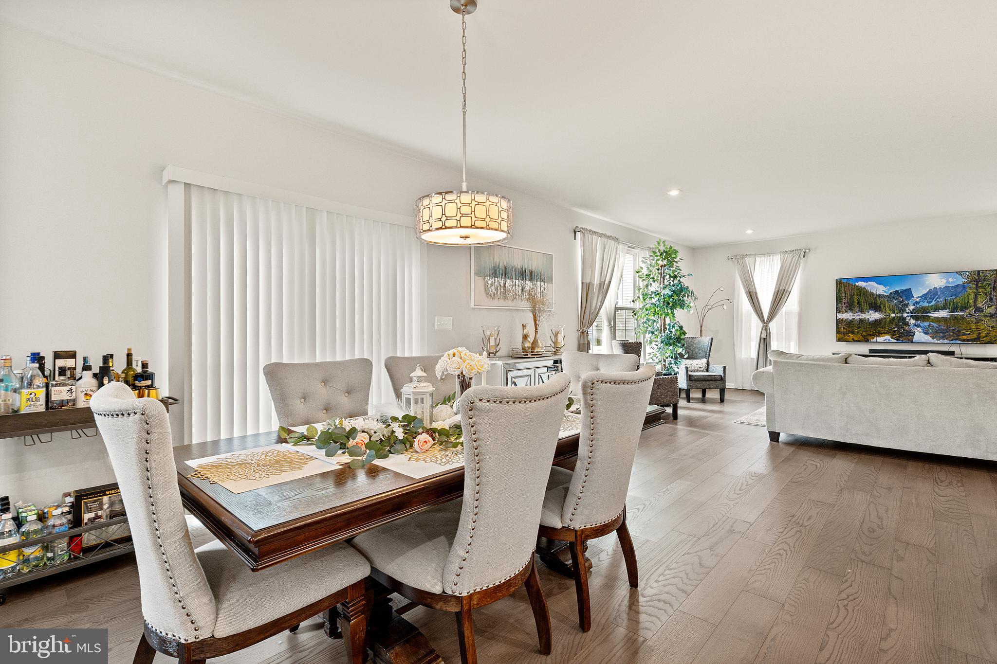 MAY'S QUARTER - Residential