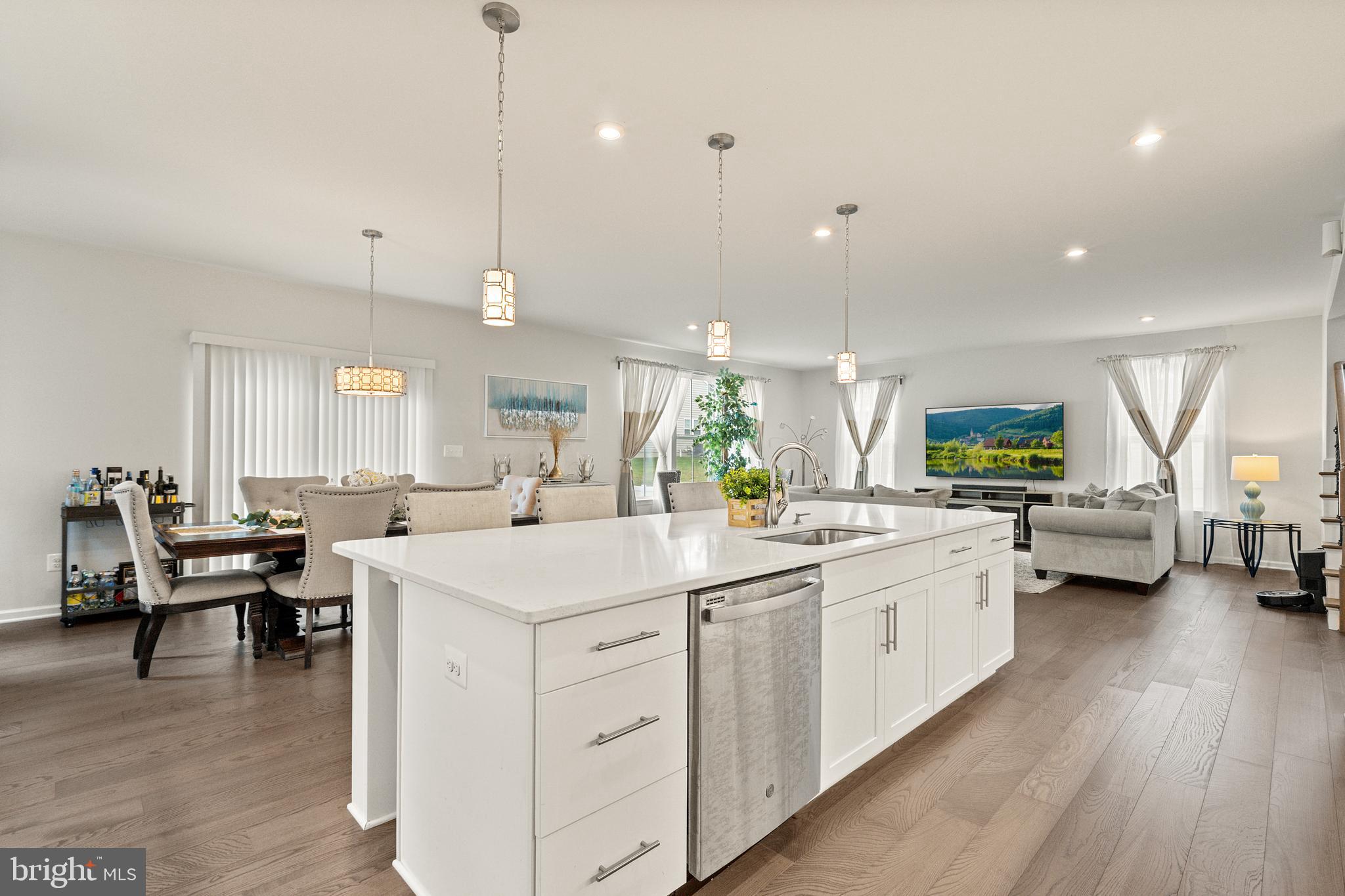 MAY'S QUARTER - Residential