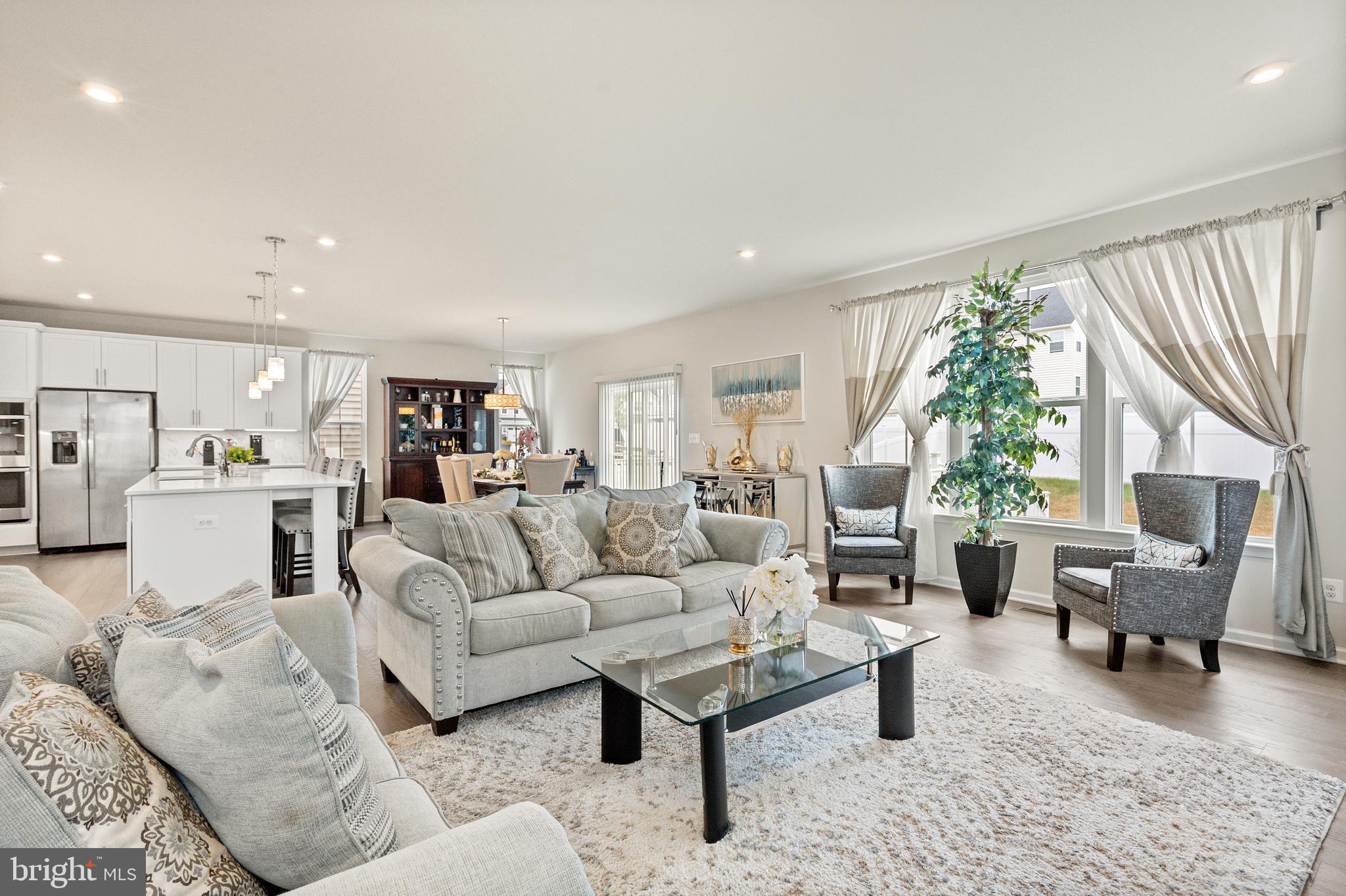 MAY'S QUARTER - Residential