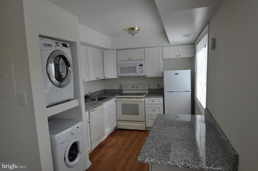 1 bedroom, 1 bath condo recently renovated, has new laminated floor thoughout,  W/D, new Kitchen Cabinets with Granite Counters.new paint and new windows. The unit  is close to everything and is a commuter's dream. Close to Metro bus stop, Pentagon, Old Town, DC. Reserve Parking. The community offer outdoor pool, picnic area, grills. Perfect location and easy access to Hwys. and the district.