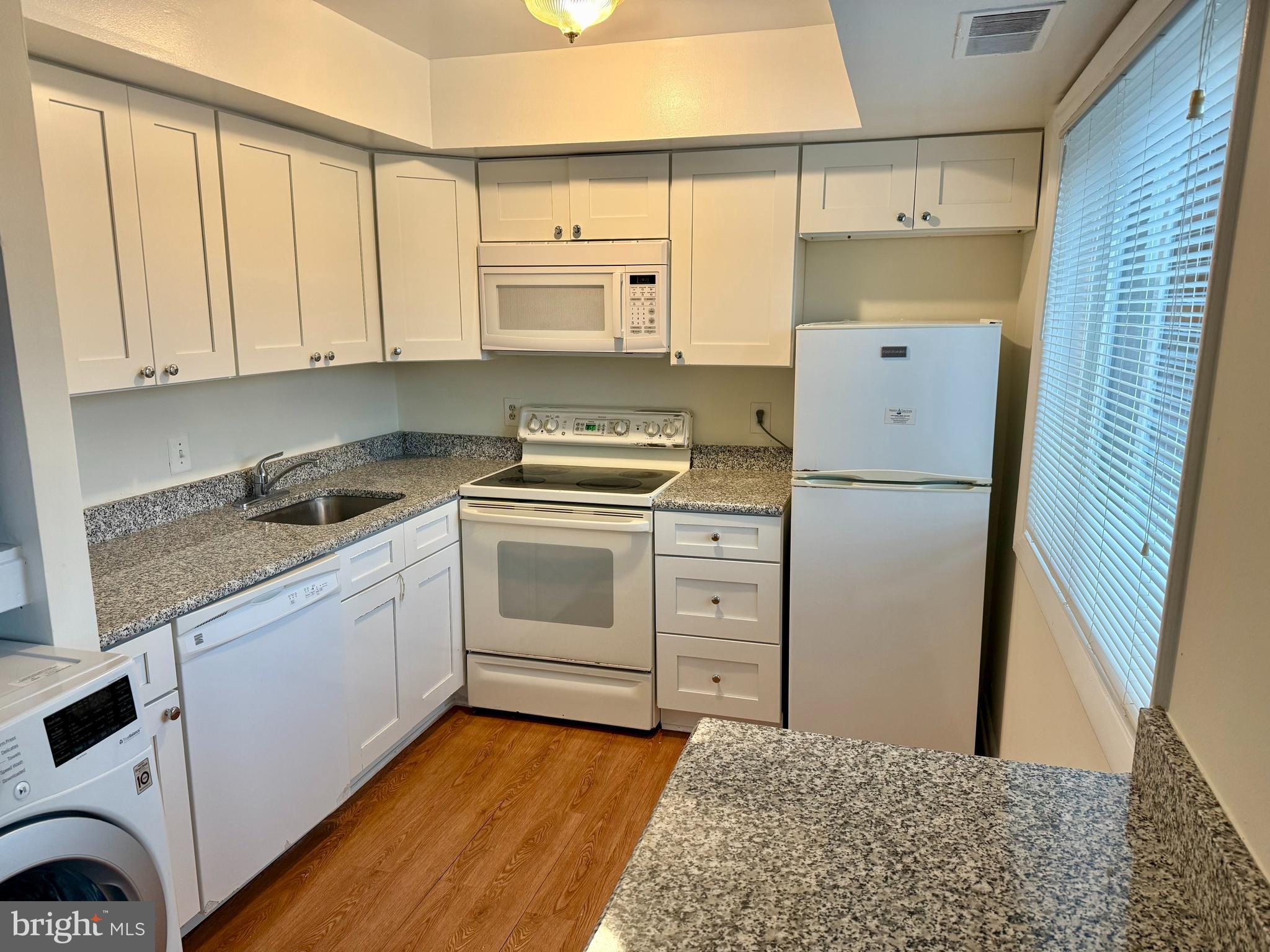 BOLLING BROOK - Residential Lease