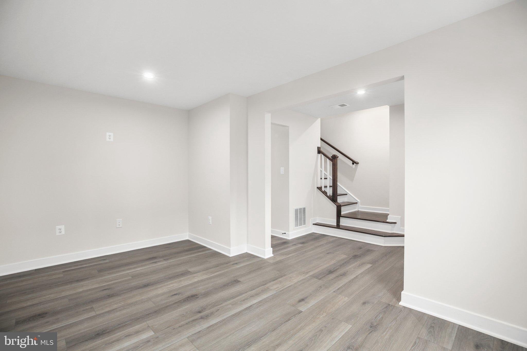 ALEXANDER'S CROSSING - Residential Lease