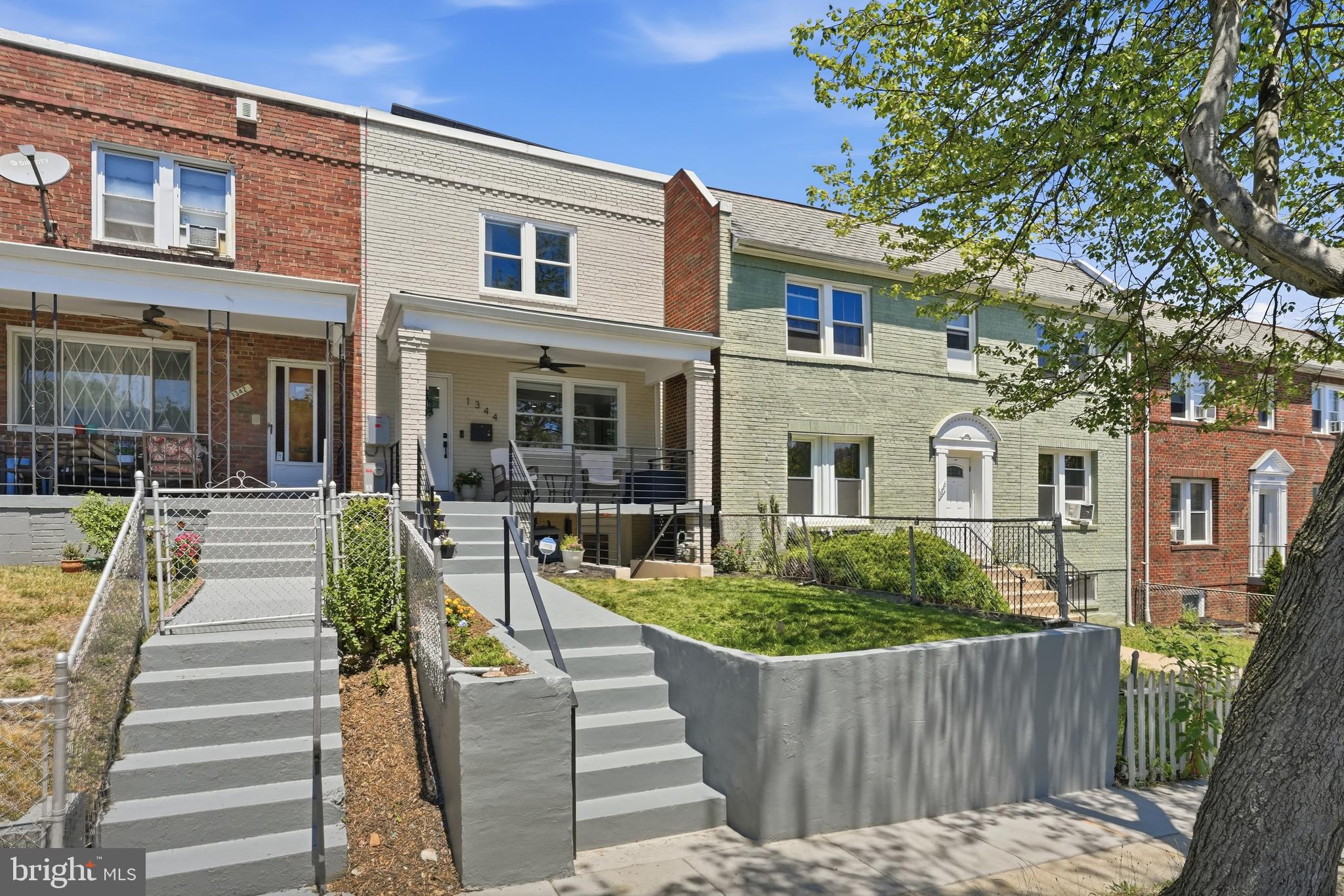 1344 QUEEN STREET NE