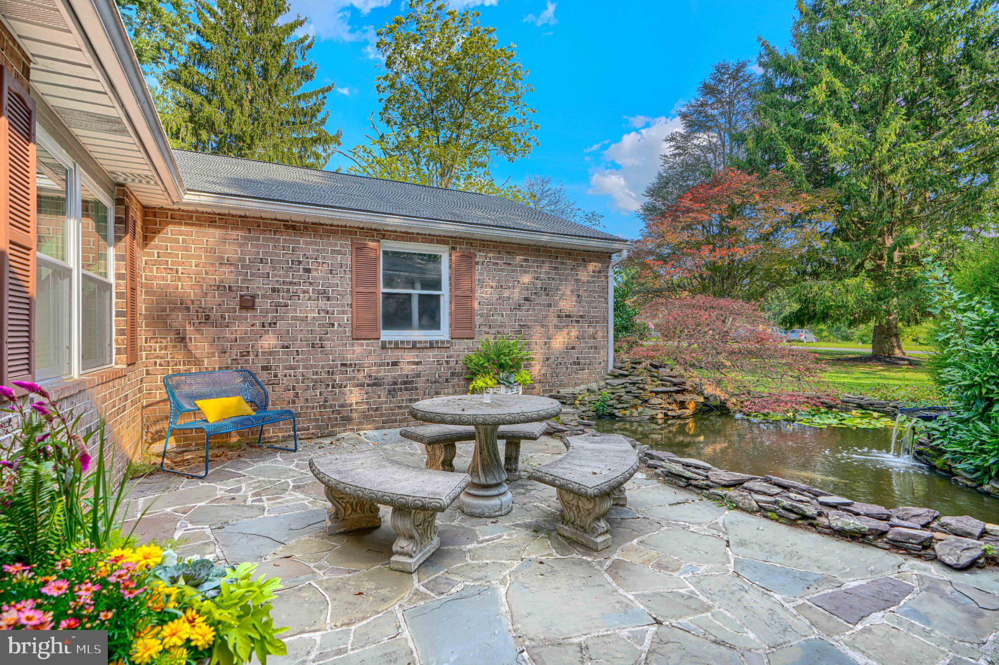 8 MANOR BROOK ROAD