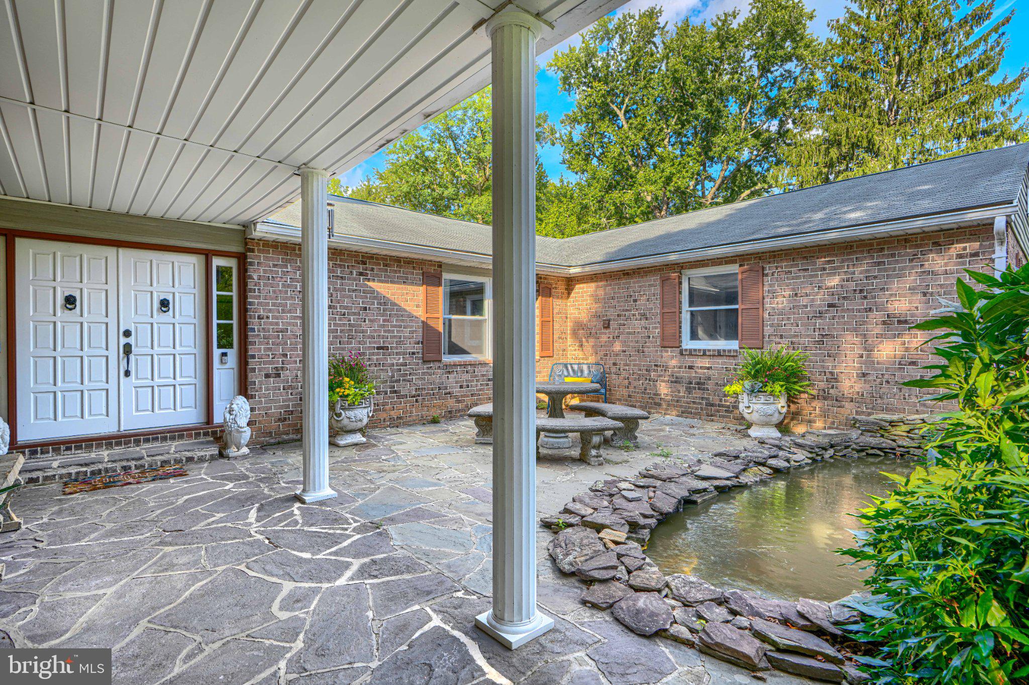 8 MANOR BROOK ROAD