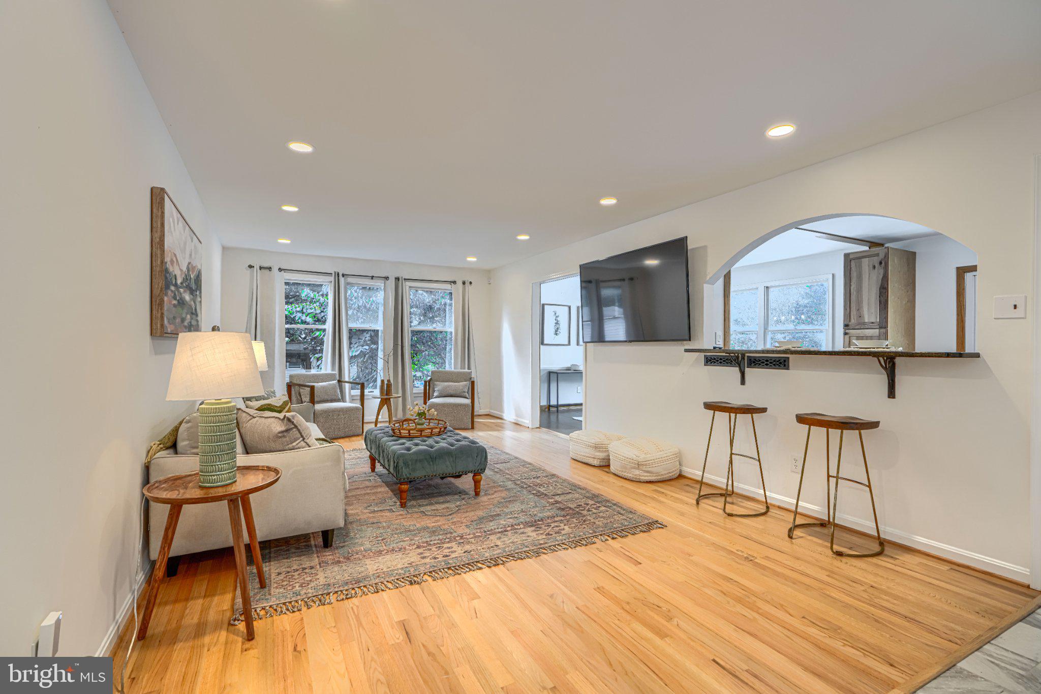 8 MANOR BROOK ROAD
