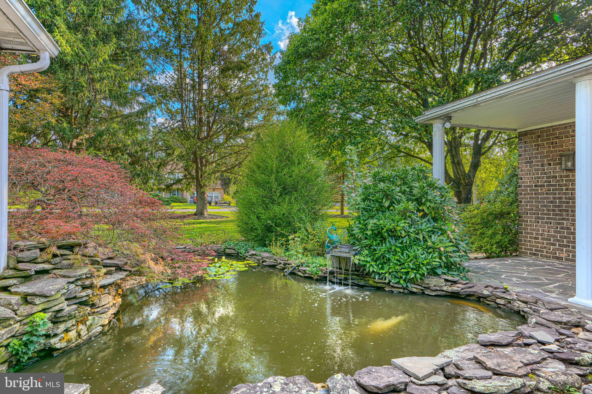 8 MANOR BROOK ROAD