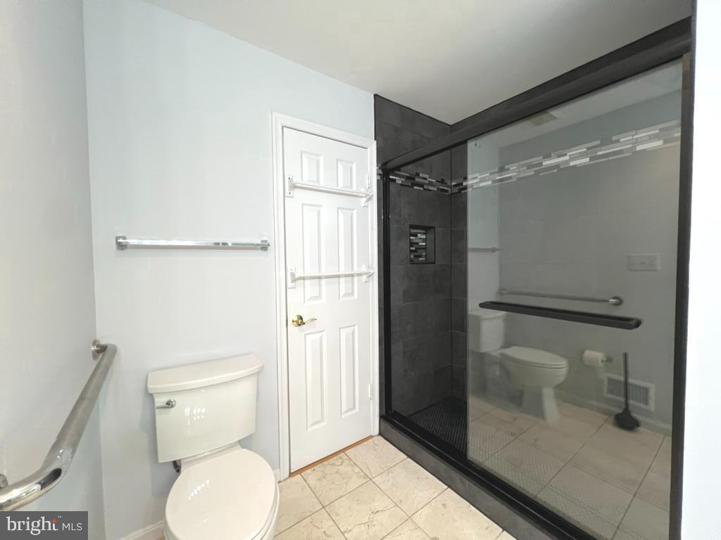 SHEFFIELD GLEN TOWNHOMES - Residential Lease