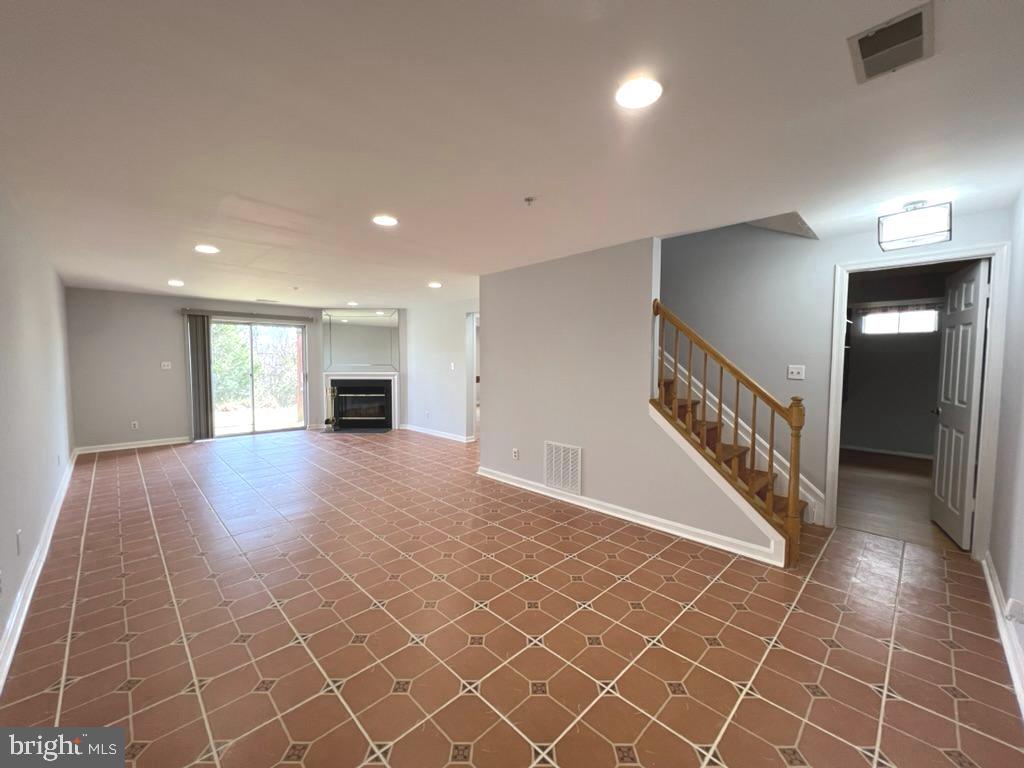 SHEFFIELD GLEN TOWNHOMES - Residential Lease