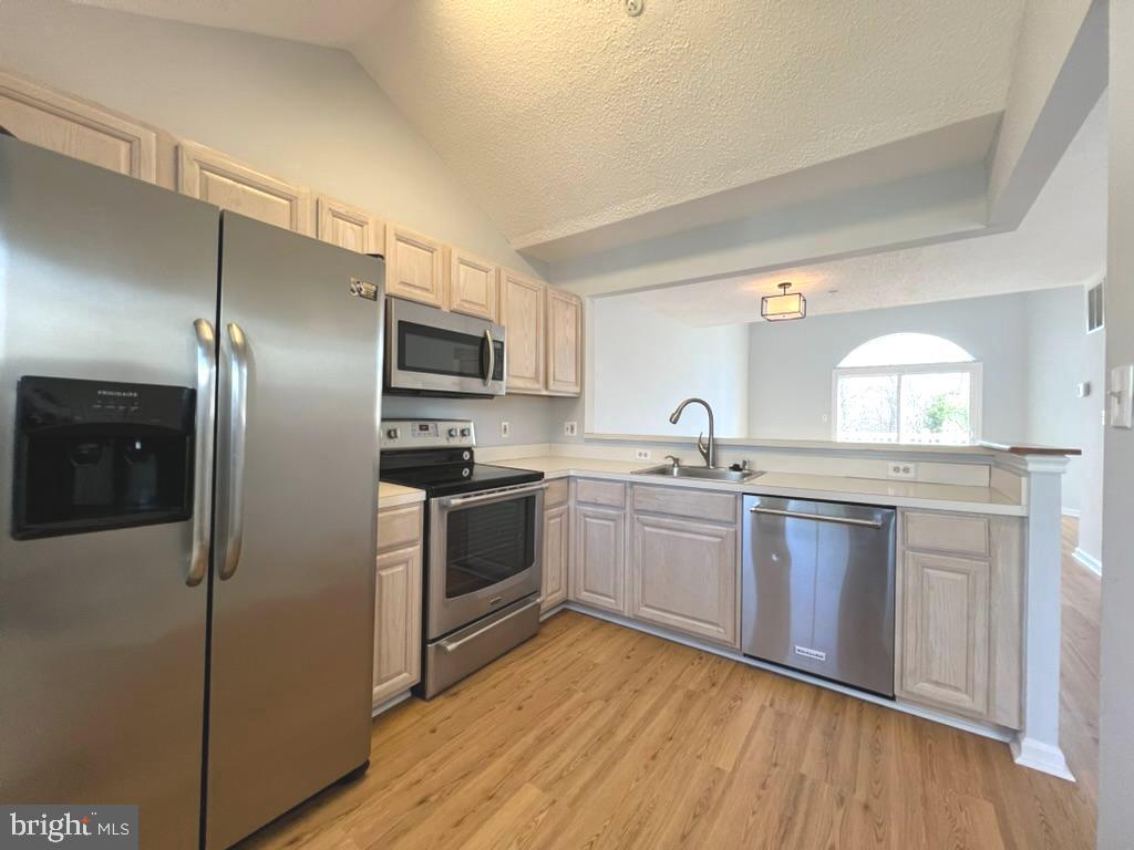 SHEFFIELD GLEN TOWNHOMES - Residential Lease