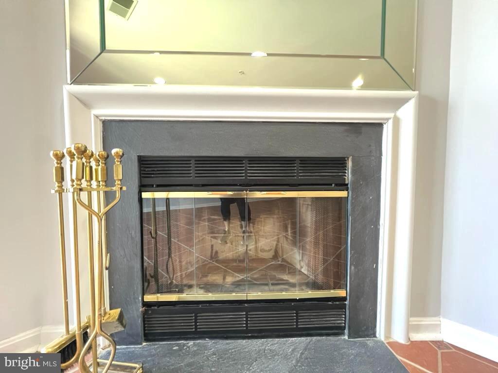 SHEFFIELD GLEN TOWNHOMES - Residential Lease