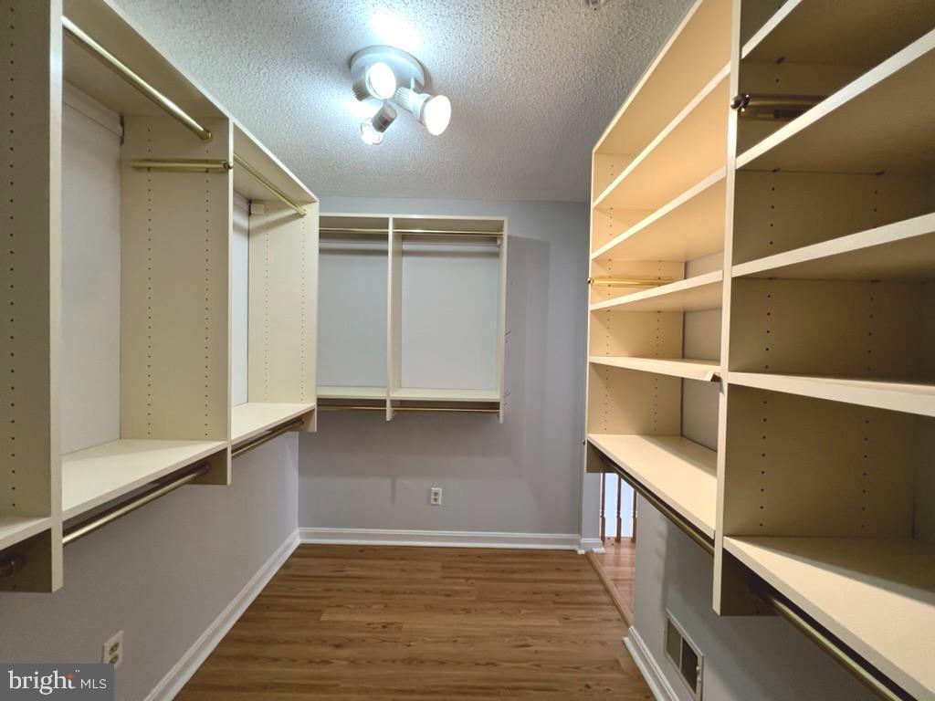 SHEFFIELD GLEN TOWNHOMES - Residential Lease