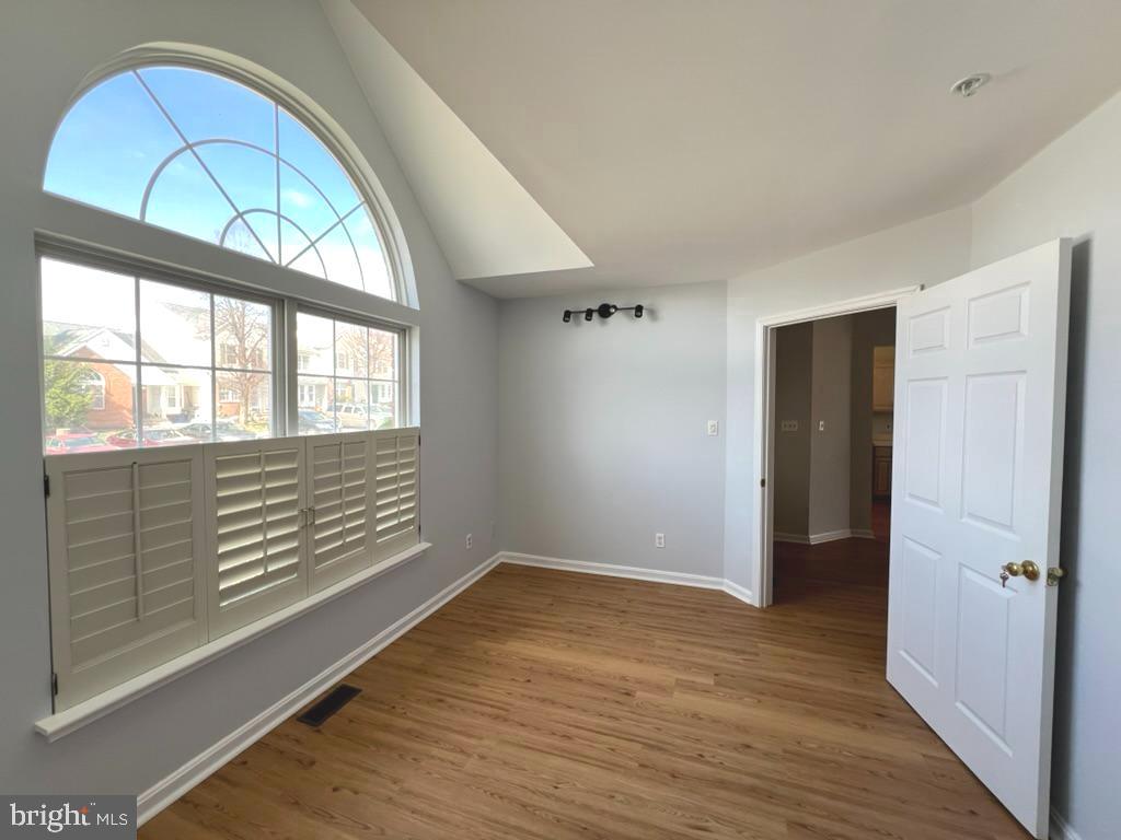 SHEFFIELD GLEN TOWNHOMES - Residential Lease