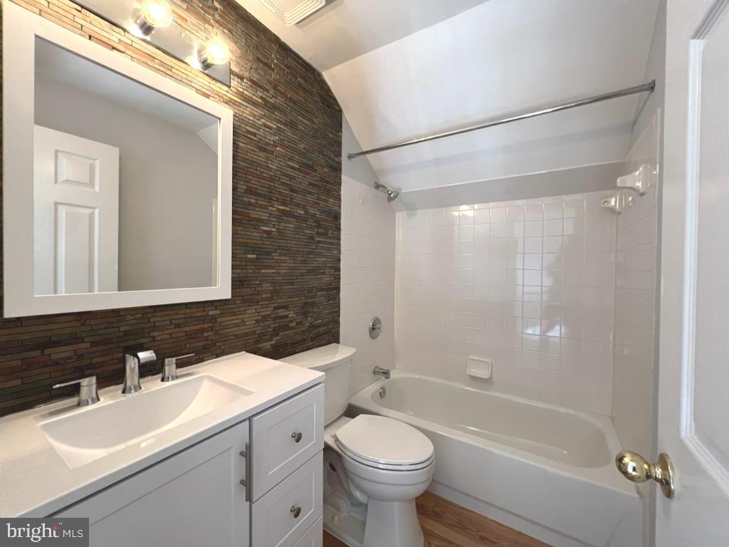 SHEFFIELD GLEN TOWNHOMES - Residential Lease