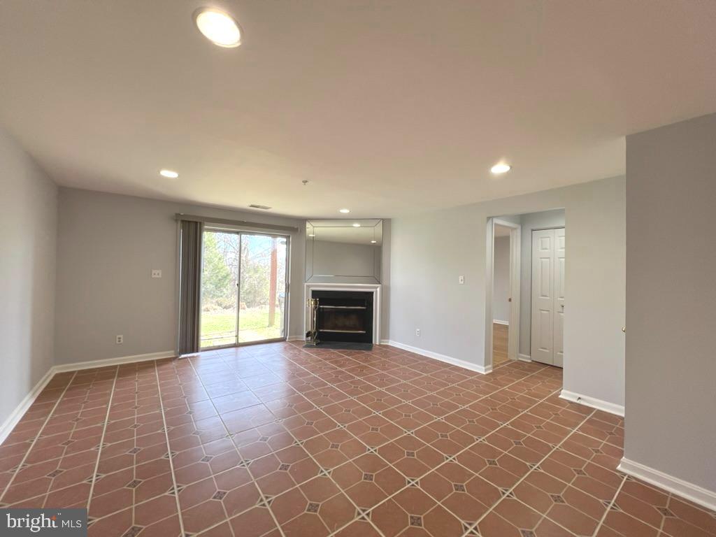 SHEFFIELD GLEN TOWNHOMES - Residential Lease